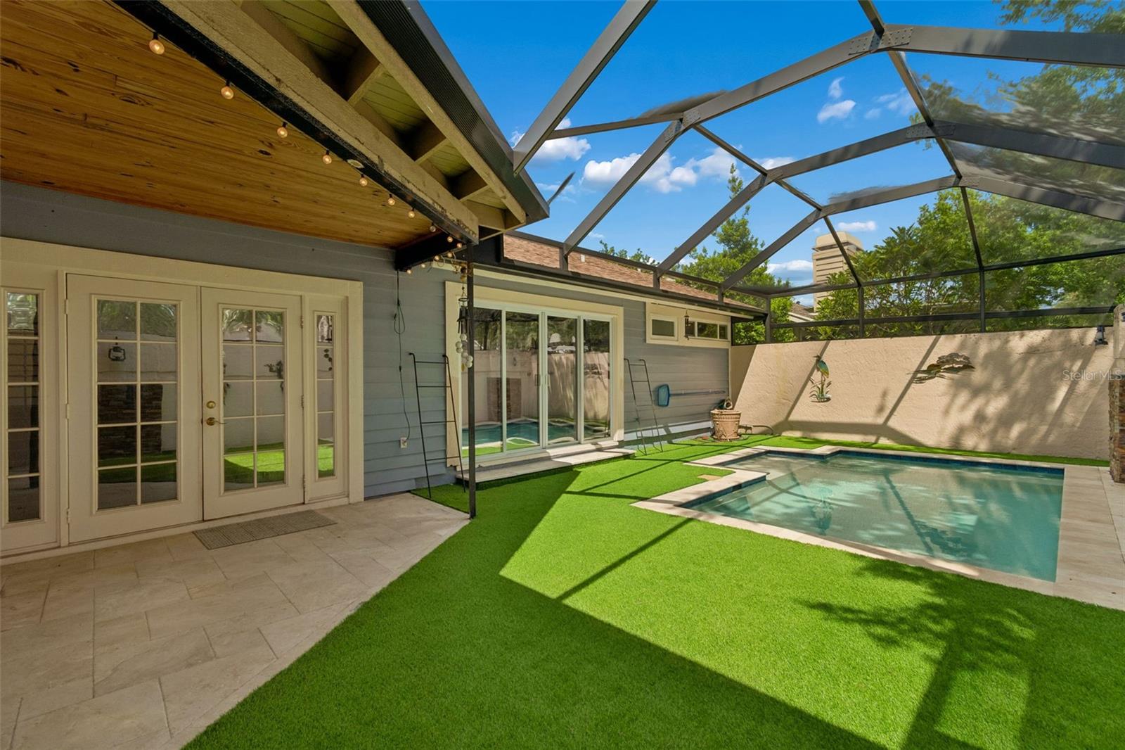 14675 VILLAGE GLEN CIR, TAMPA, FL, 33618
