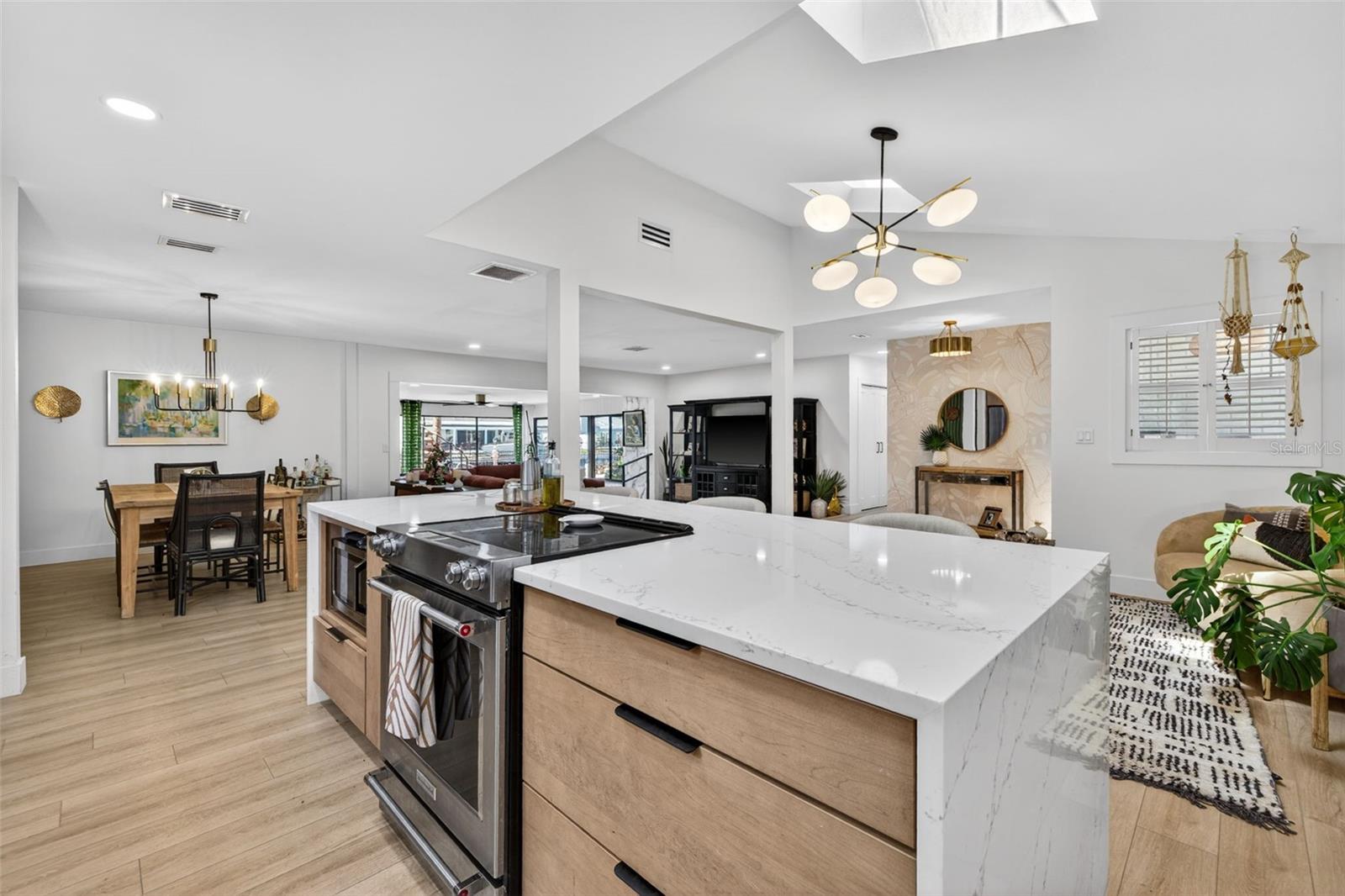8450 FLAGSTONE DR, TAMPA, FL, 33615