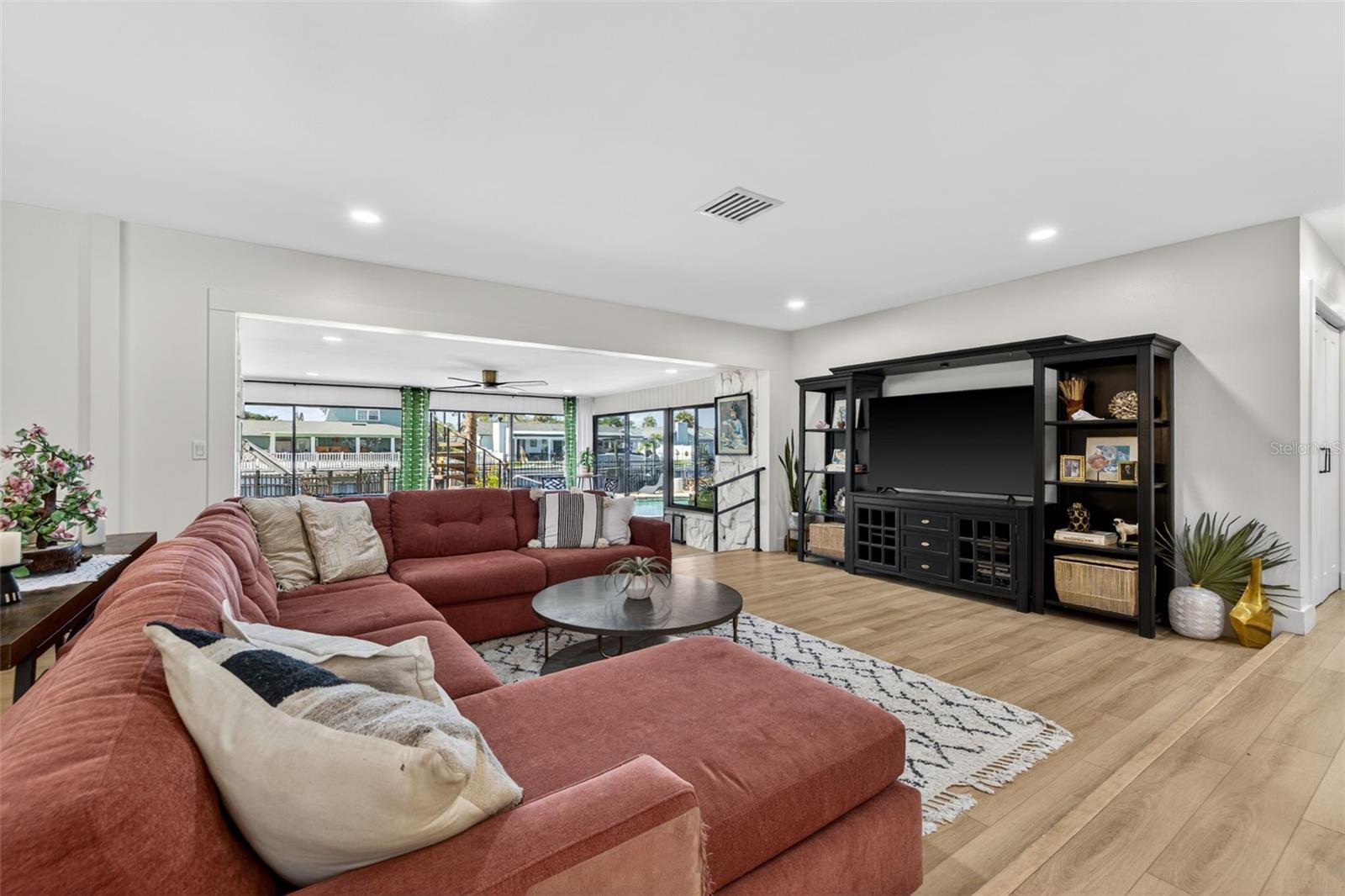 8450 FLAGSTONE DR, TAMPA, FL, 33615