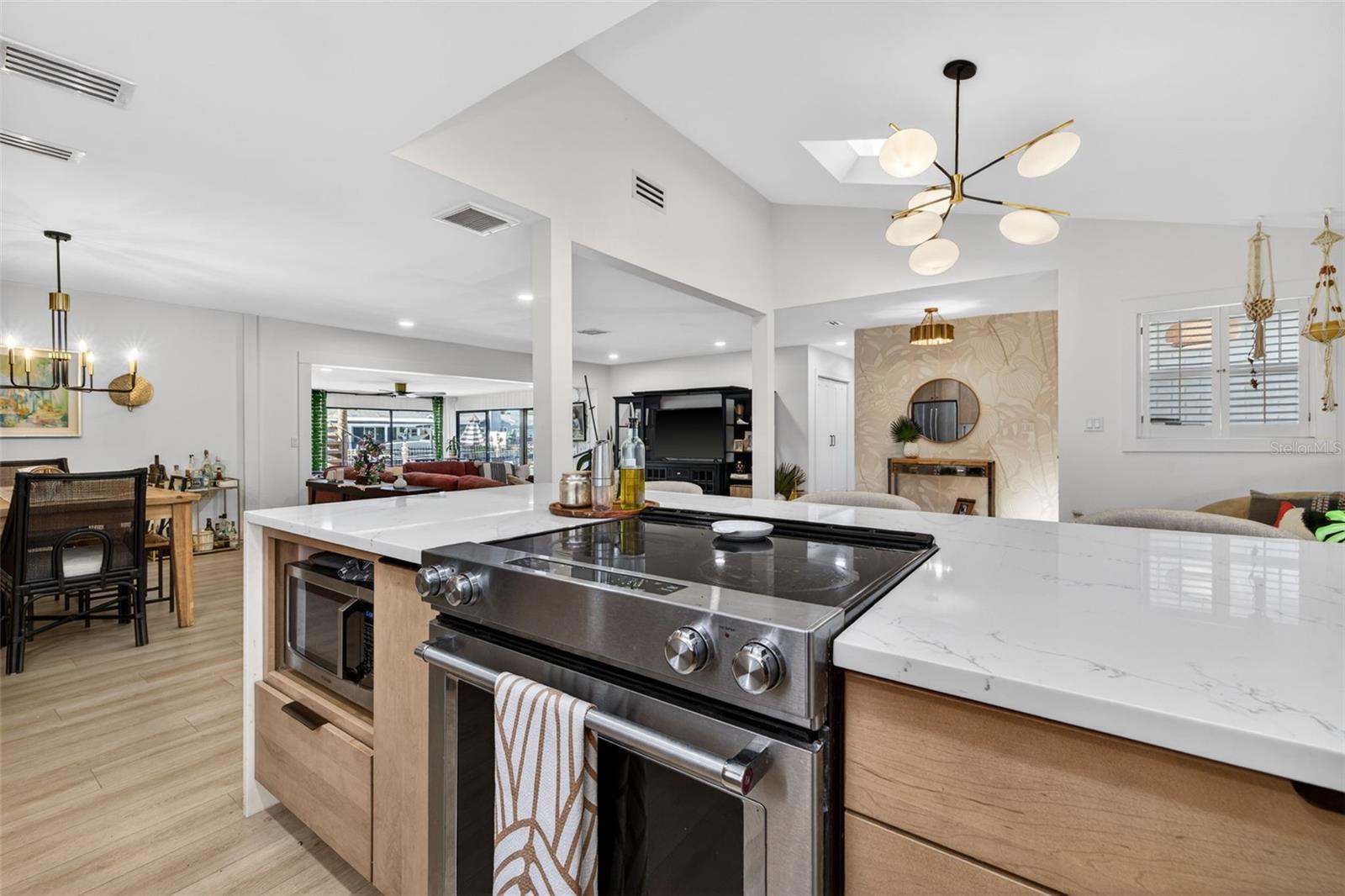 8450 FLAGSTONE DR, TAMPA, FL, 33615
