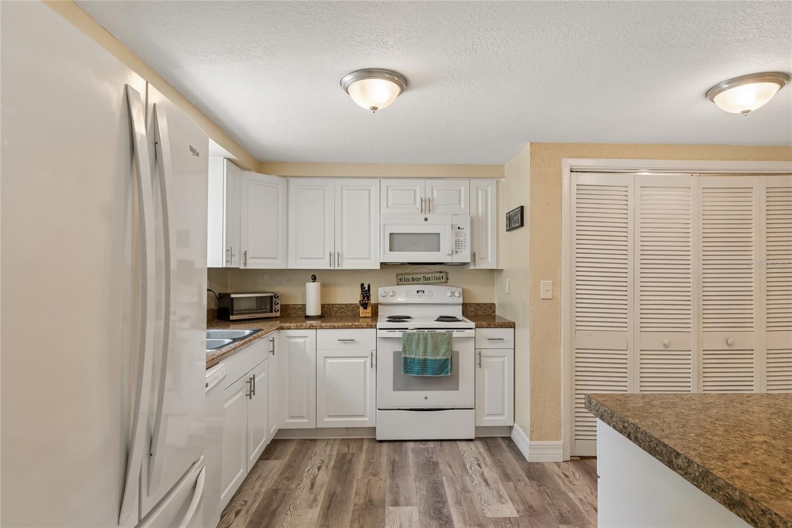 111 W GRAPEFRUIT CIR, CLEARWATER, FL, 33763