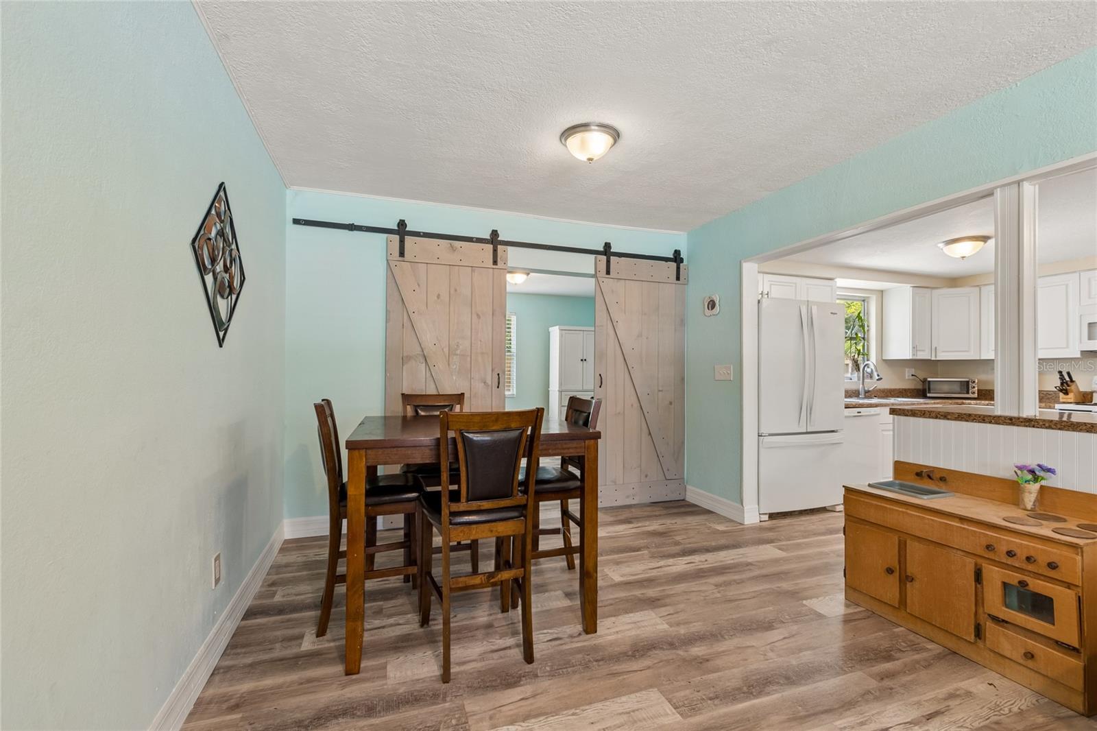 111 W GRAPEFRUIT CIR, CLEARWATER, FL, 33763