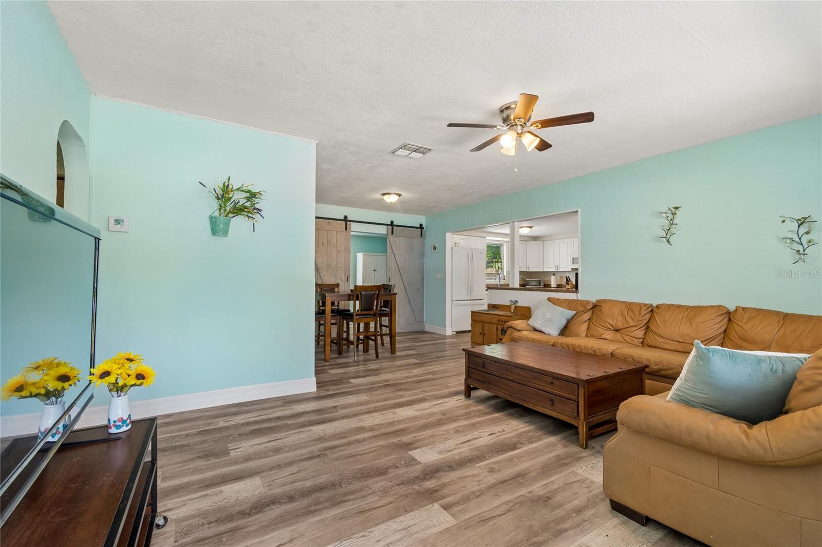 111 W GRAPEFRUIT CIR, CLEARWATER, FL, 33763