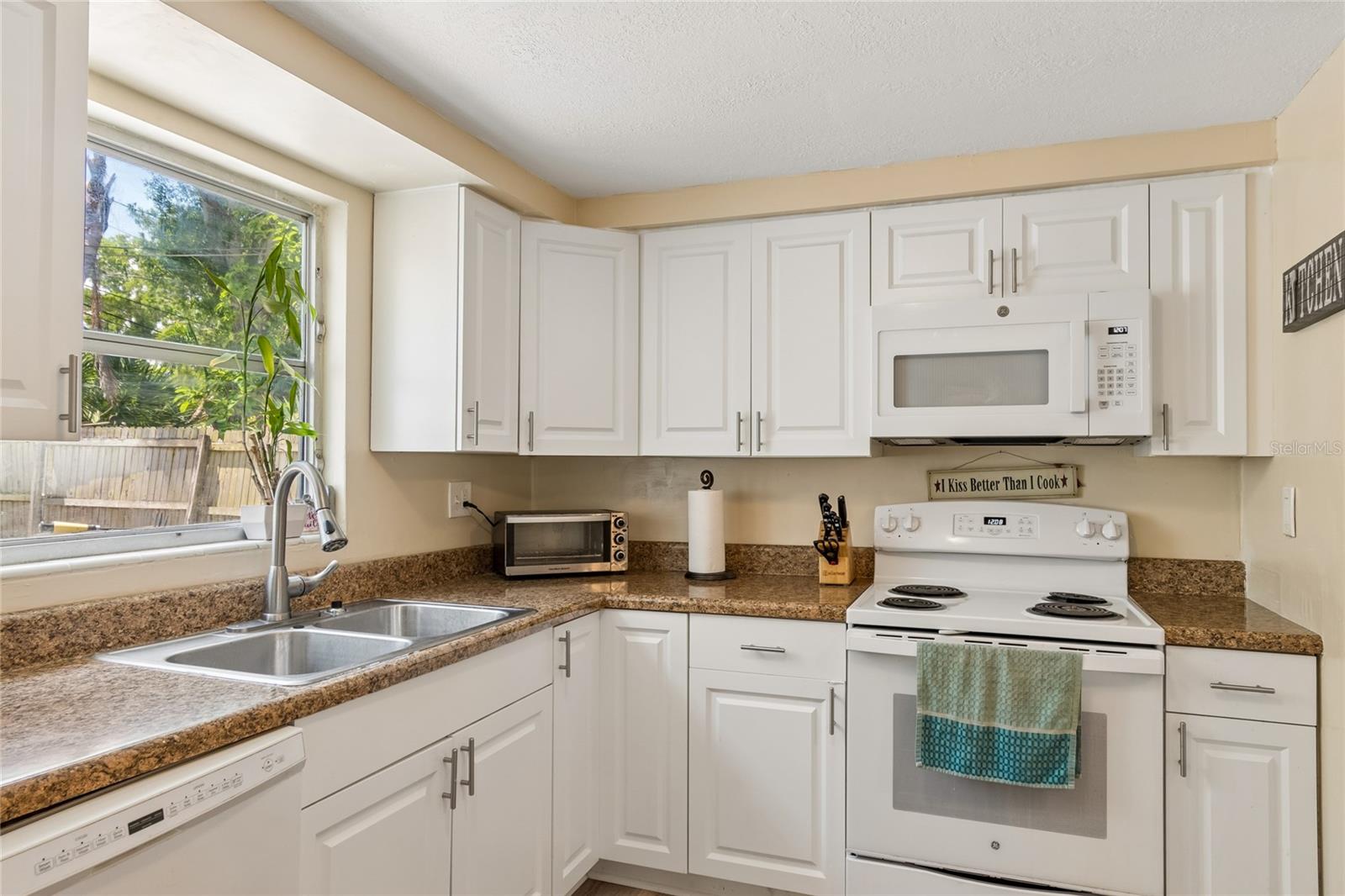 111 W GRAPEFRUIT CIR, CLEARWATER, FL, 33763