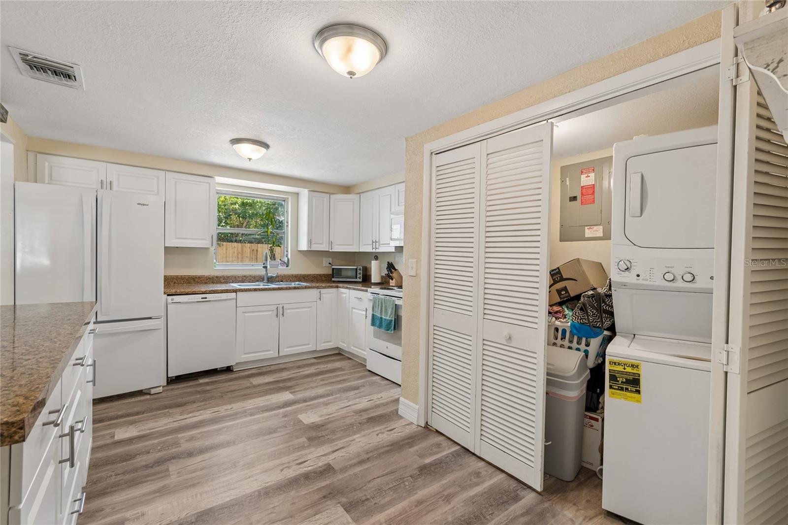 111 W GRAPEFRUIT CIR, CLEARWATER, FL, 33763