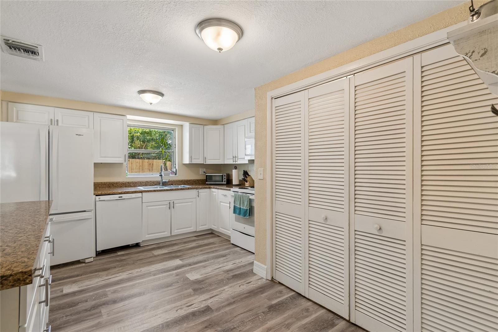 111 W GRAPEFRUIT CIR, CLEARWATER, FL, 33763