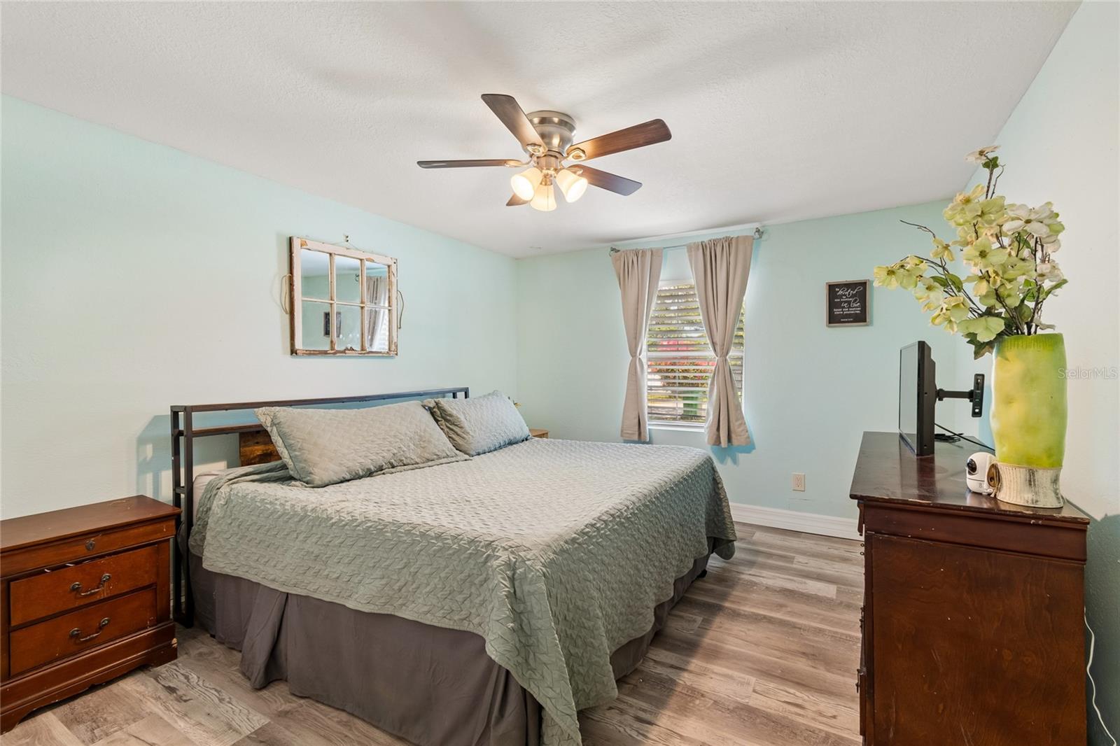 111 W GRAPEFRUIT CIR, CLEARWATER, FL, 33763