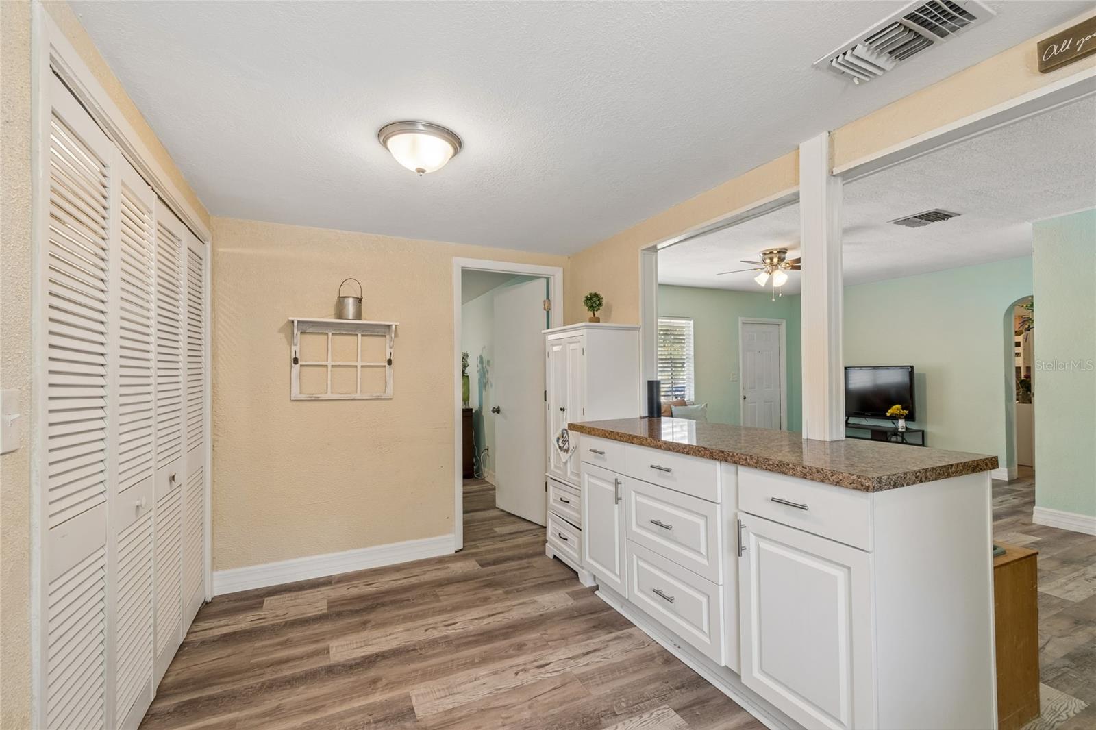 111 W GRAPEFRUIT CIR, CLEARWATER, FL, 33763