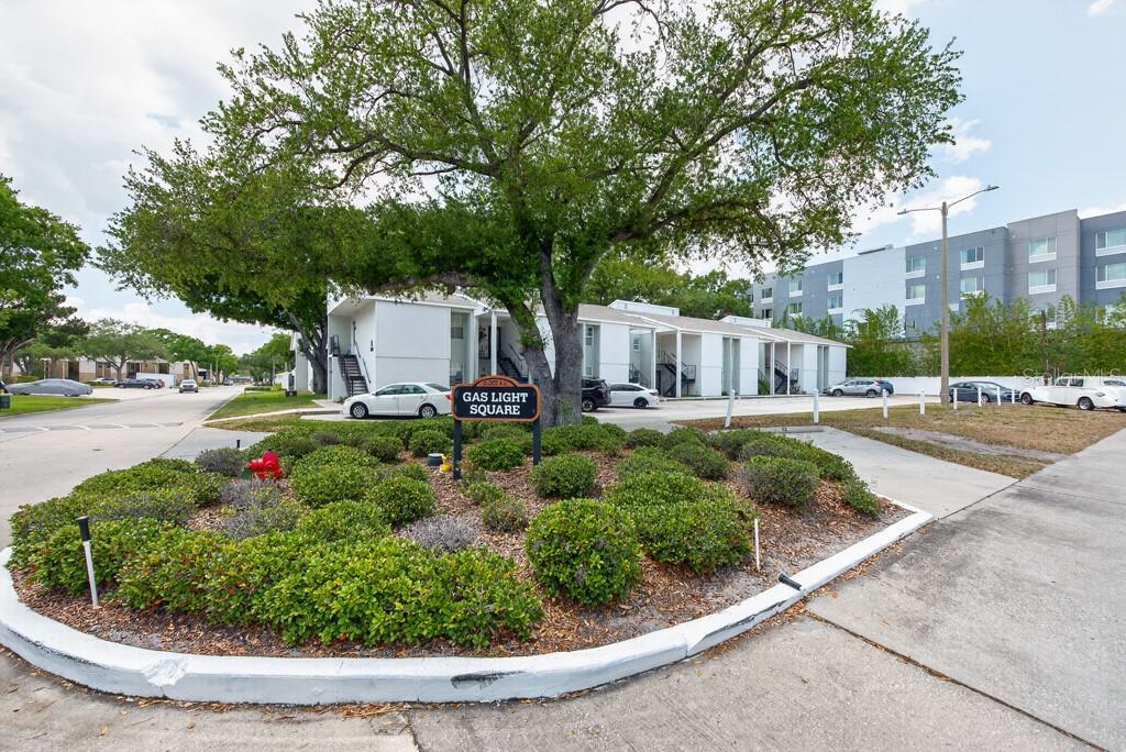 3803 N OAK DR #B32, TAMPA, FL, 33611