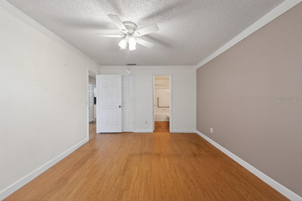 3803 N OAK DR #B32, TAMPA, FL, 33611