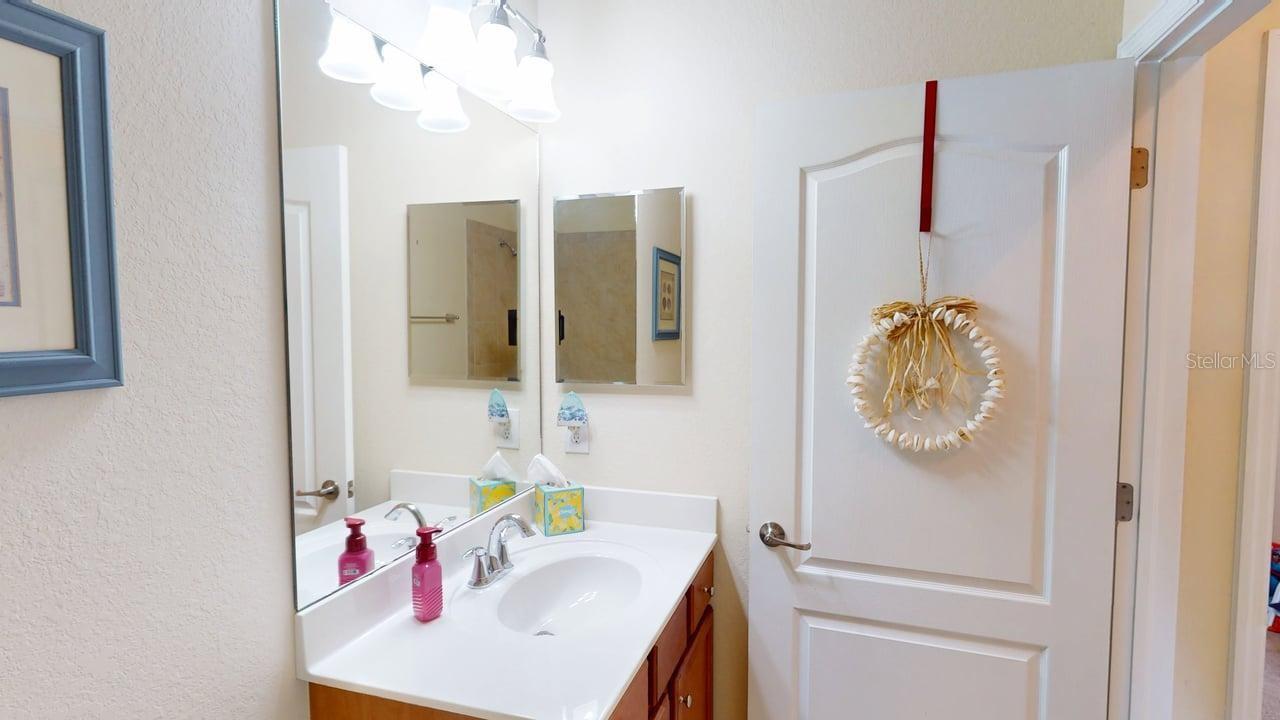 2571 LAURENTINA LN, CAPE CORAL, FL, 33909