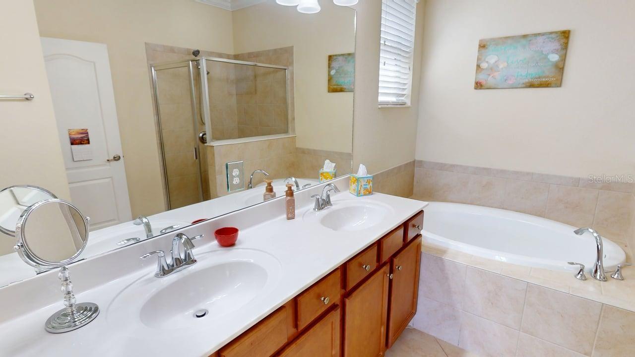 2571 LAURENTINA LN, CAPE CORAL, FL, 33909
