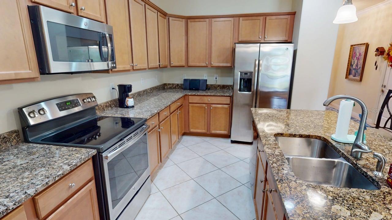 2571 LAURENTINA LN, CAPE CORAL, FL, 33909