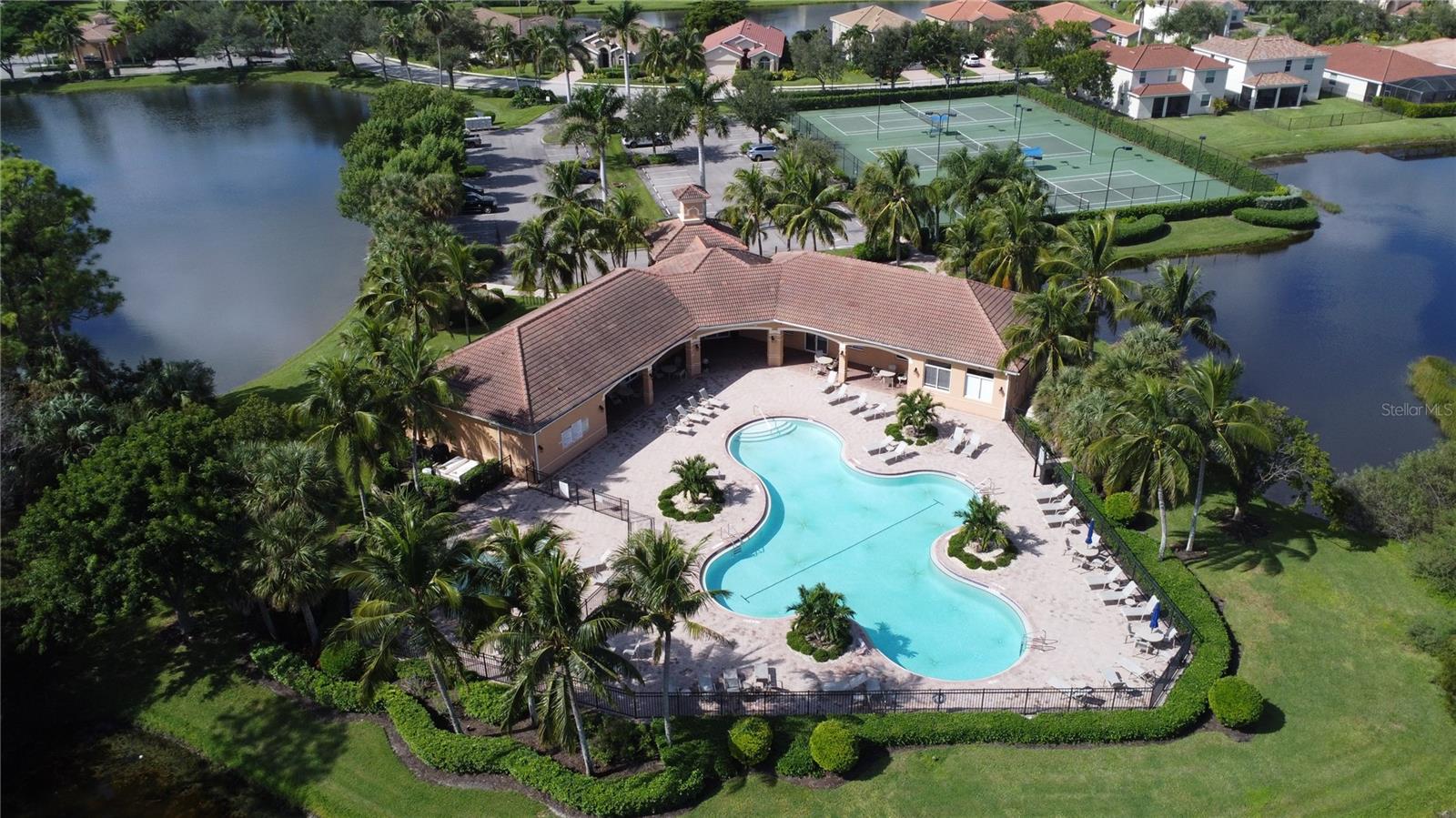 2571 LAURENTINA LN, CAPE CORAL, FL, 33909