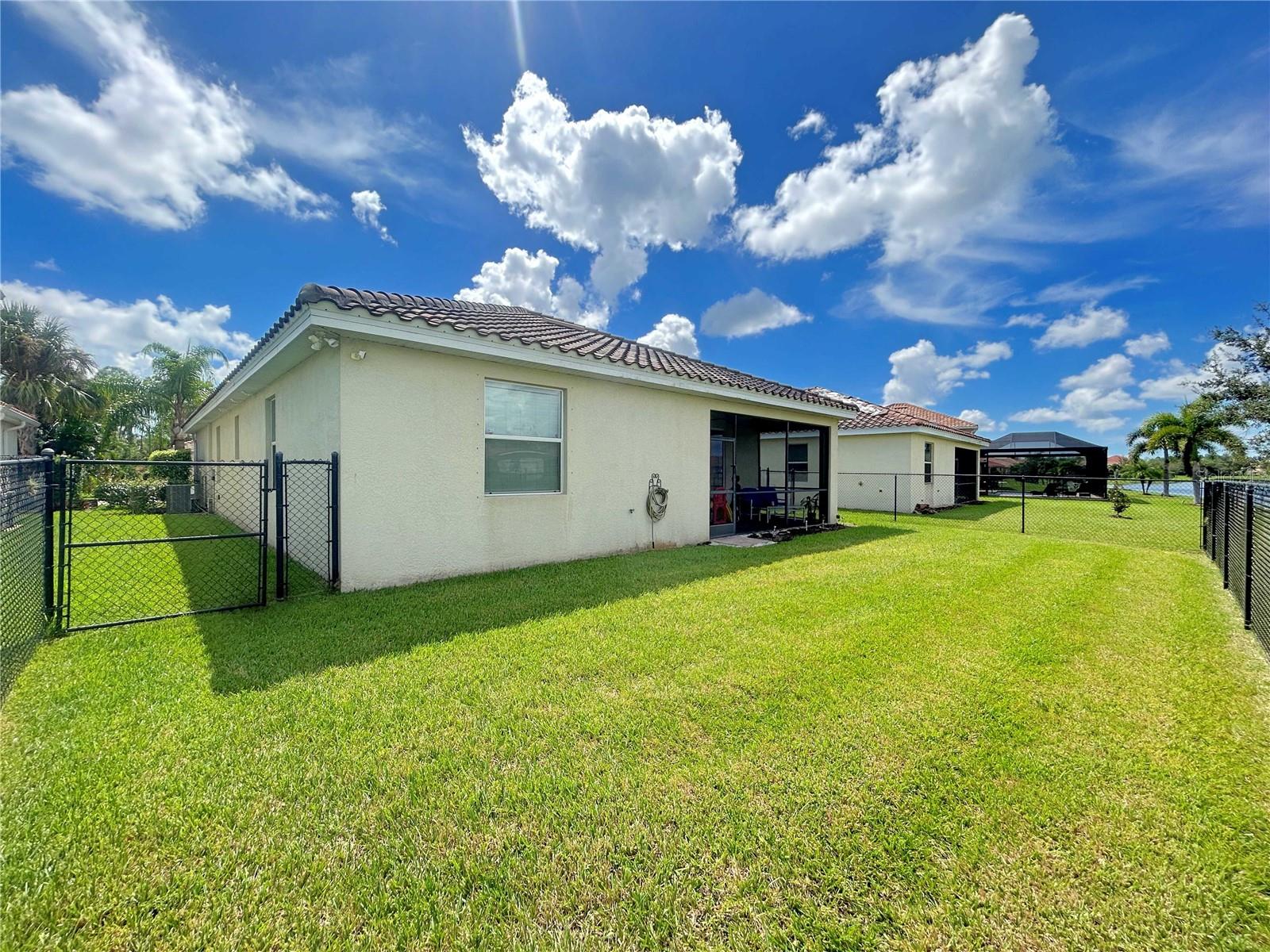 2571 LAURENTINA LN, CAPE CORAL, FL, 33909