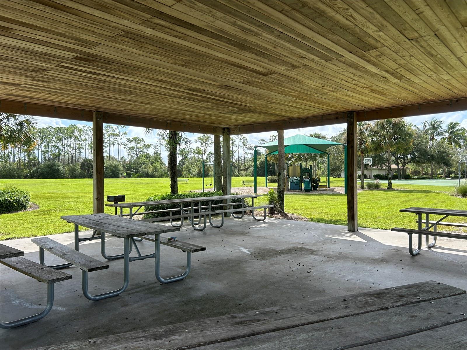 2571 LAURENTINA LN, CAPE CORAL, FL, 33909