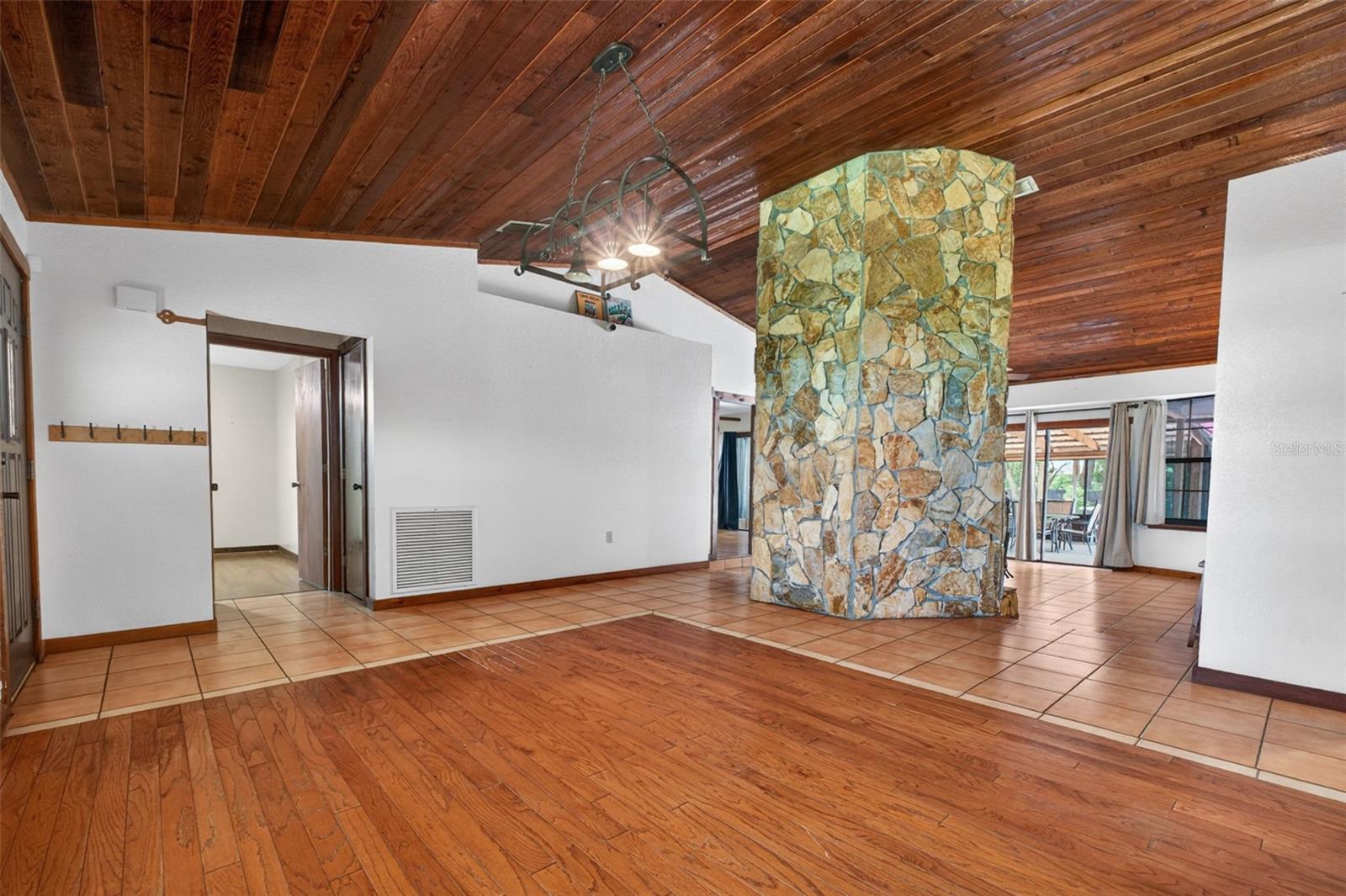 1250 SAINT ANNE SHRINE RD, LAKE WALES, FL, 33898