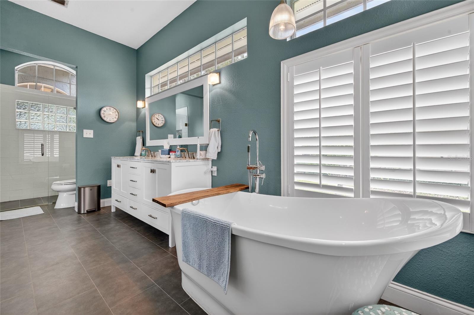 8243 RIVIERA SHORE CT, ORLANDO, FL, 32817