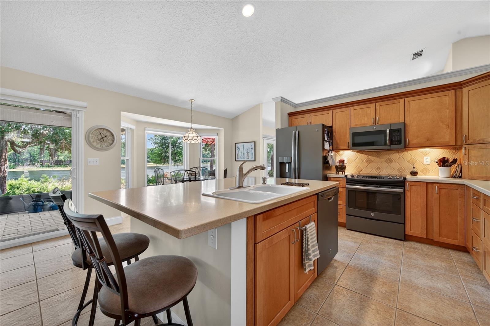 8243 RIVIERA SHORE CT, ORLANDO, FL, 32817