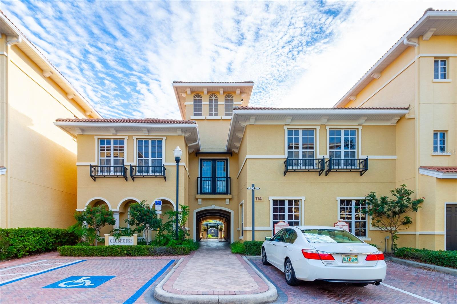 135 GRAND BEACH PL, TAMPA, FL, 33609