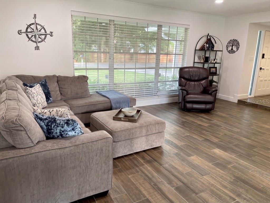 12001 N GOMEZ AVE, TAMPA, FL, 33618