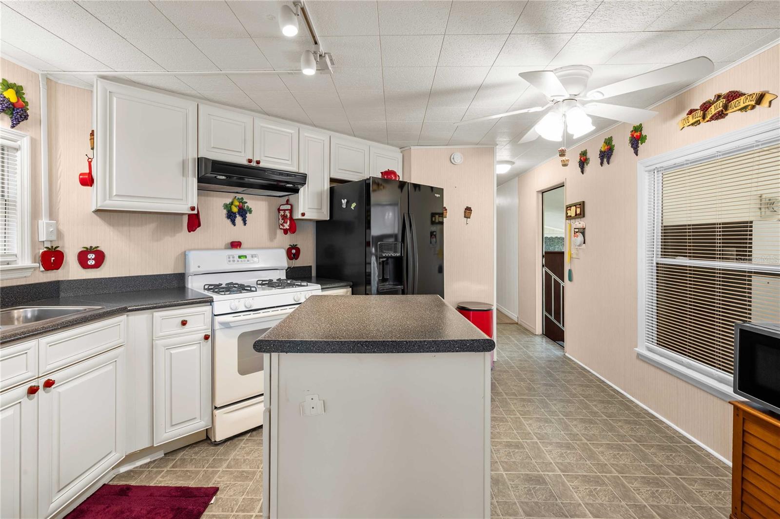 36436 CORDOVA CIR, ZEPHYRHILLS, FL, 33541