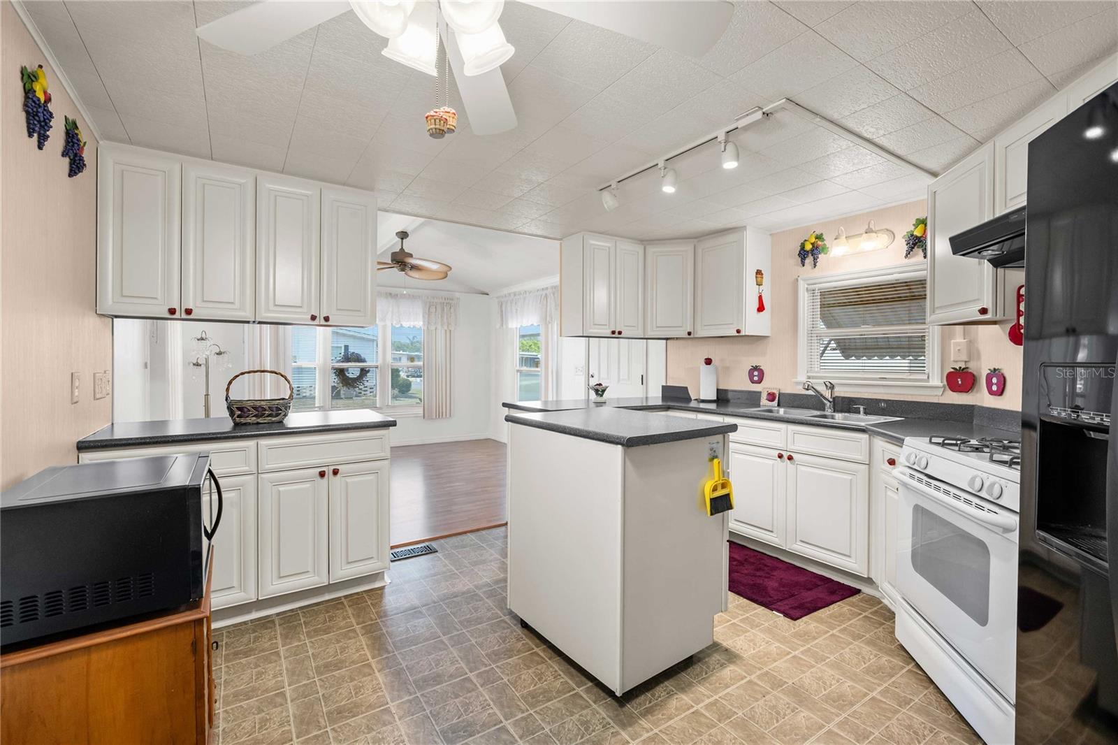 36436 CORDOVA CIR, ZEPHYRHILLS, FL, 33541