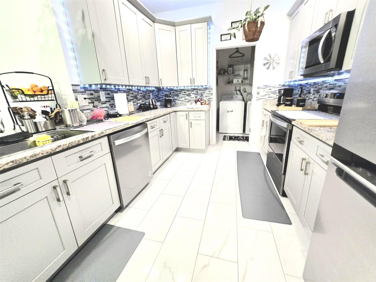 209 E LEMON ST, DAVENPORT, FL, 33837