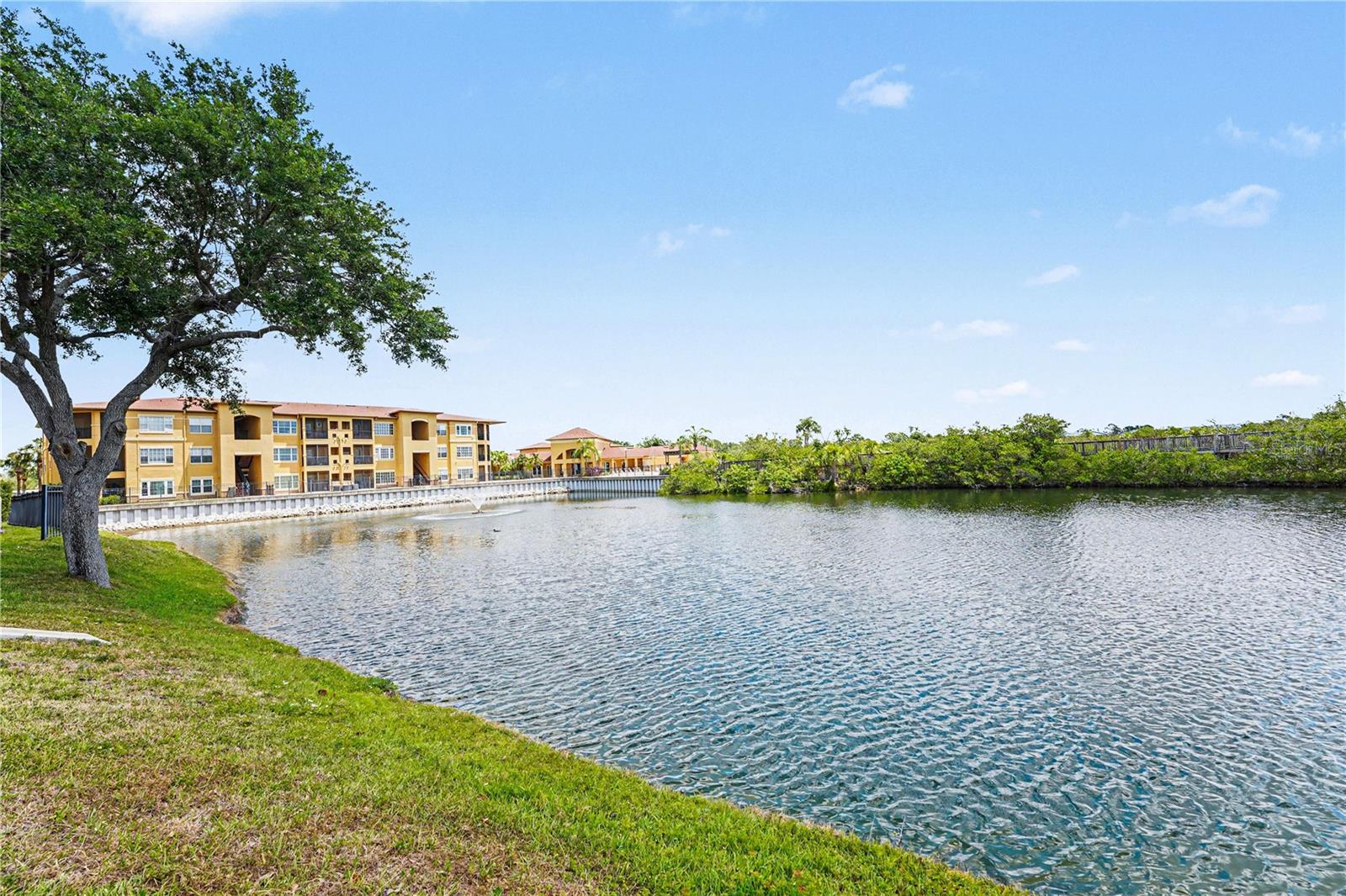 4333 BAYSIDE VILLAGE DR #120, TAMPA, FL, 33615