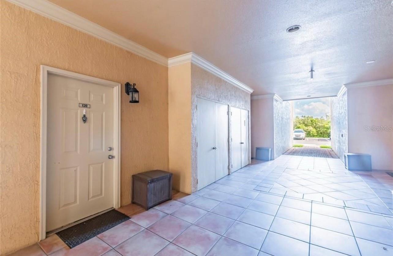 4333 BAYSIDE VILLAGE DR #120, TAMPA, FL, 33615