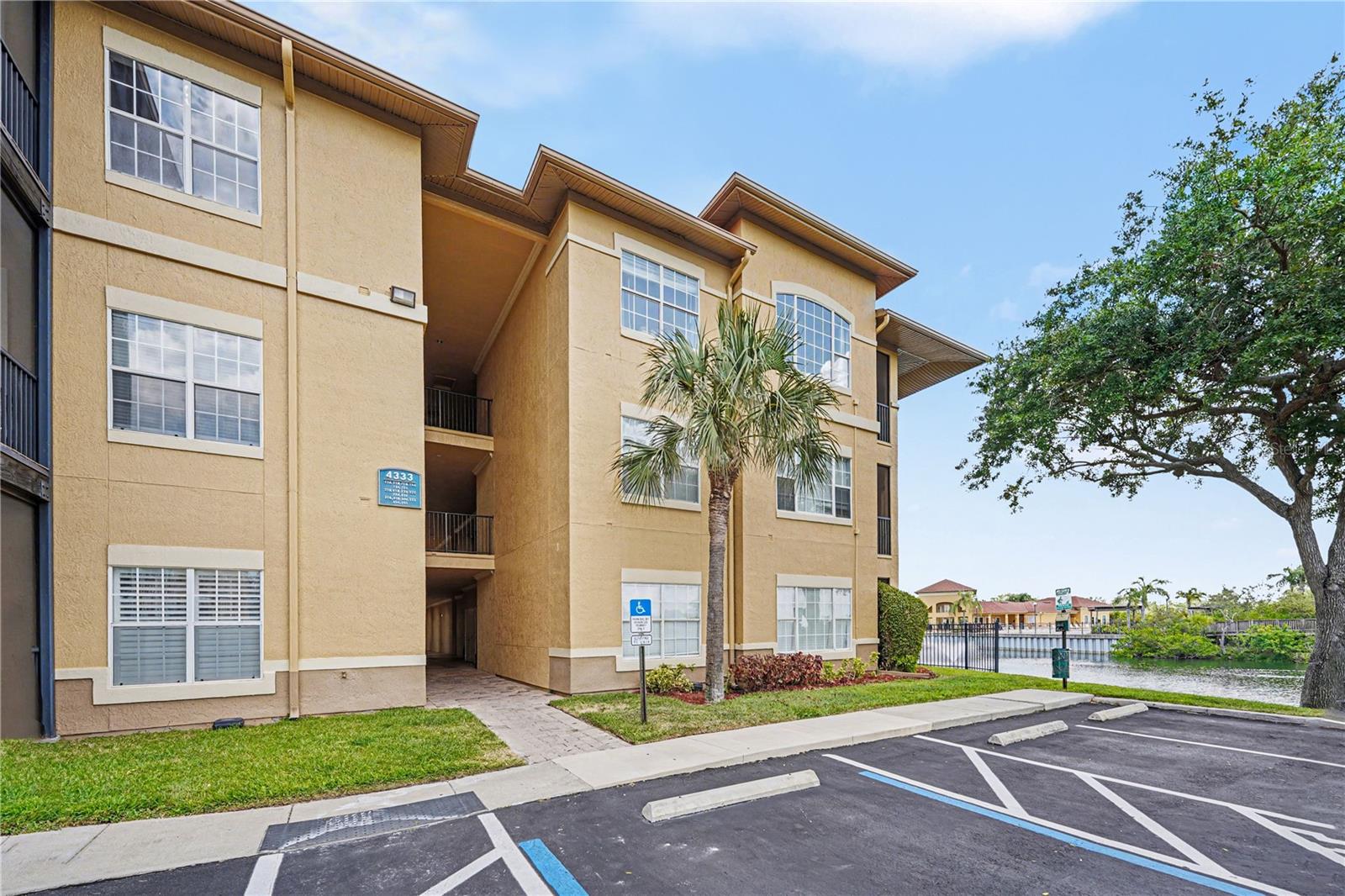 4333 BAYSIDE VILLAGE DR #120, TAMPA, FL, 33615