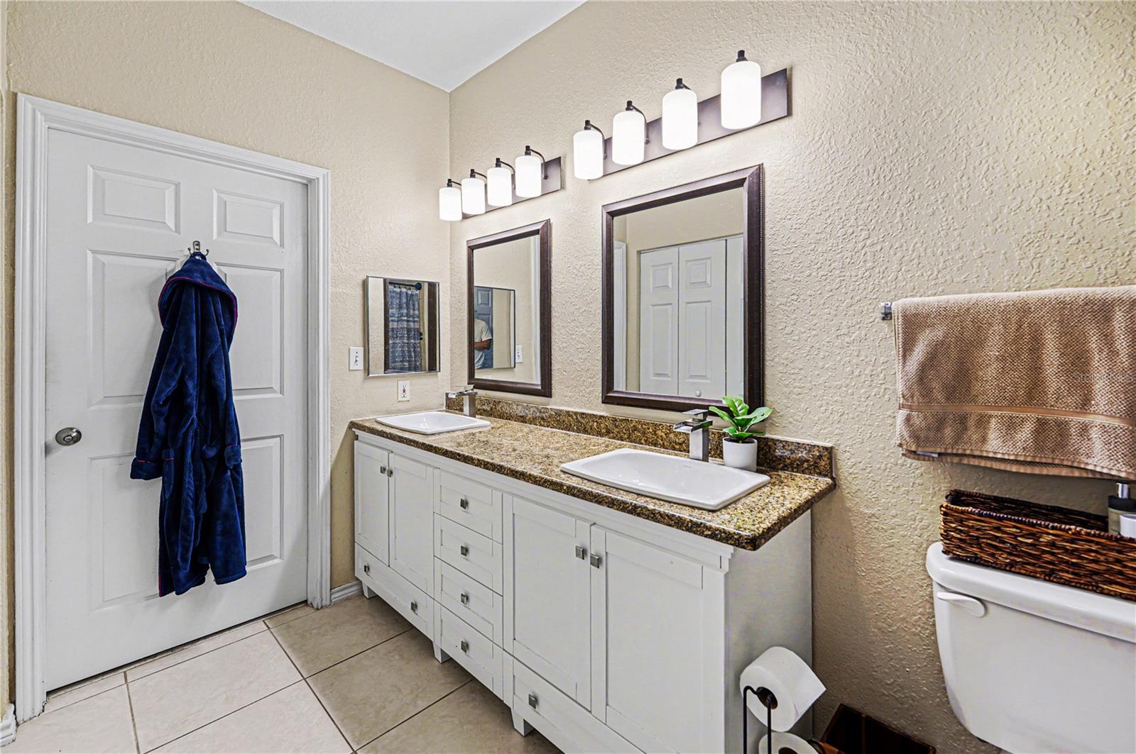 4333 BAYSIDE VILLAGE DR #120, TAMPA, FL, 33615