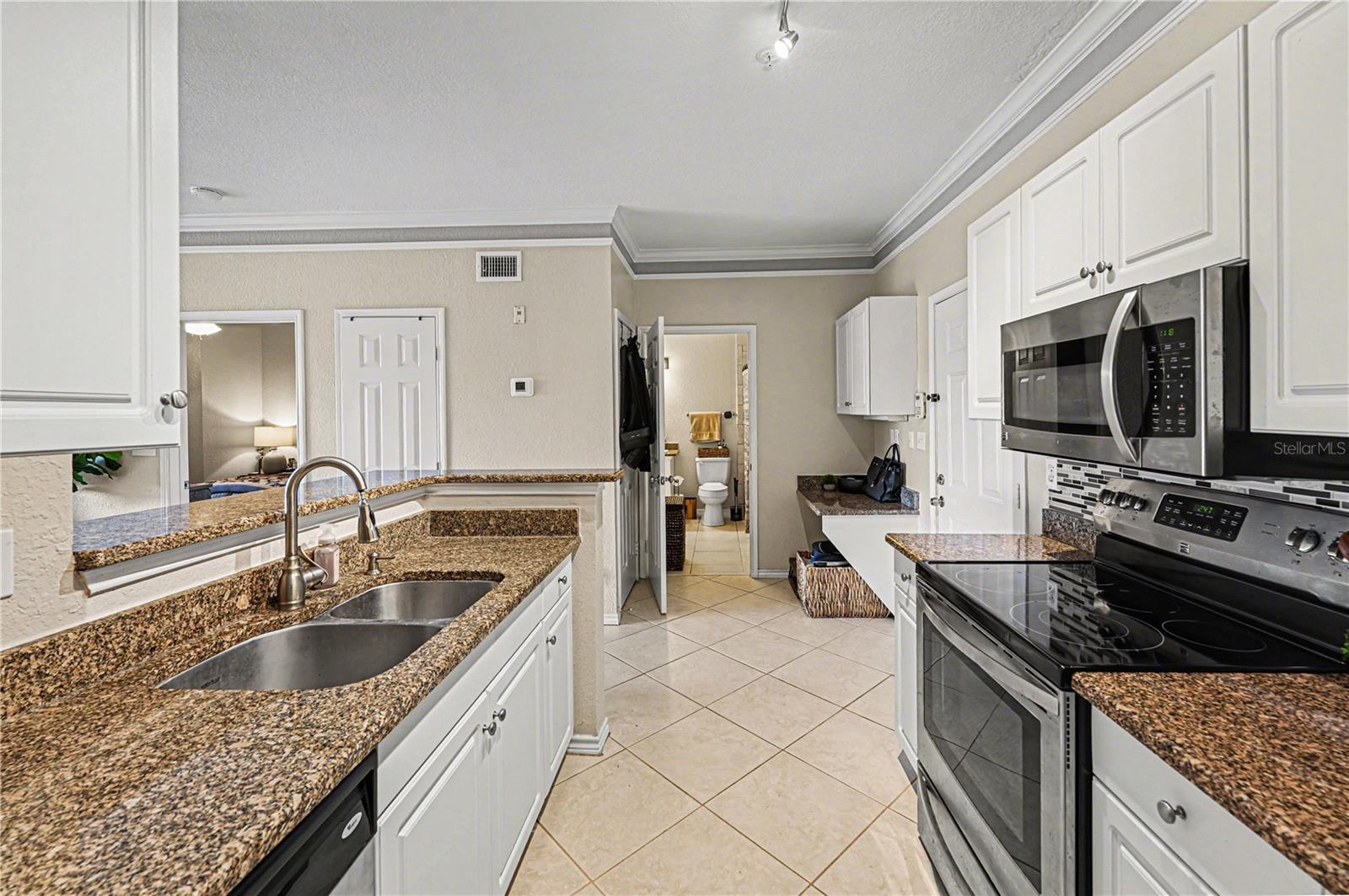 4333 BAYSIDE VILLAGE DR #120, TAMPA, FL, 33615