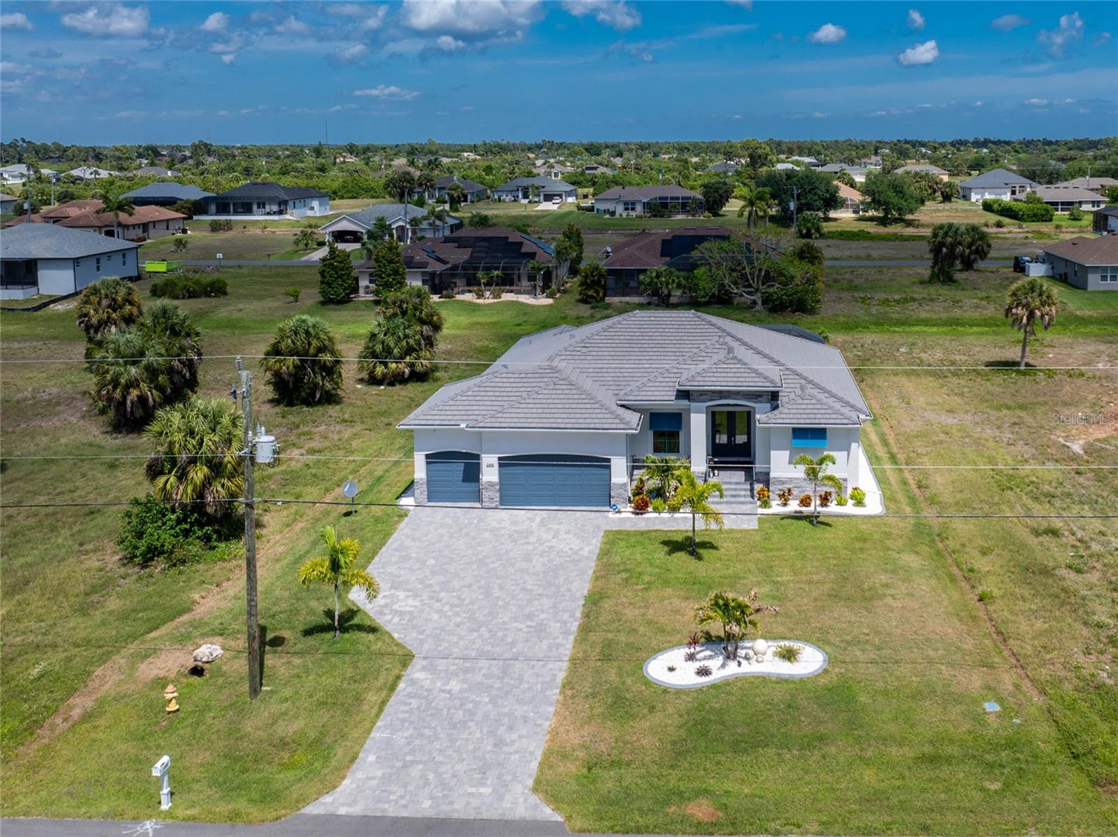 255 ROTONDA BLVD S, ROTONDA WEST, FL, 33947