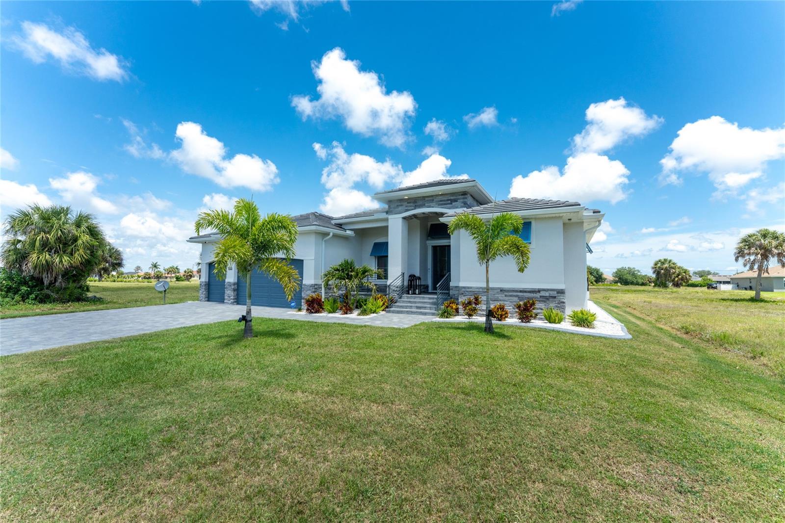255 ROTONDA BLVD S, ROTONDA WEST, FL, 33947