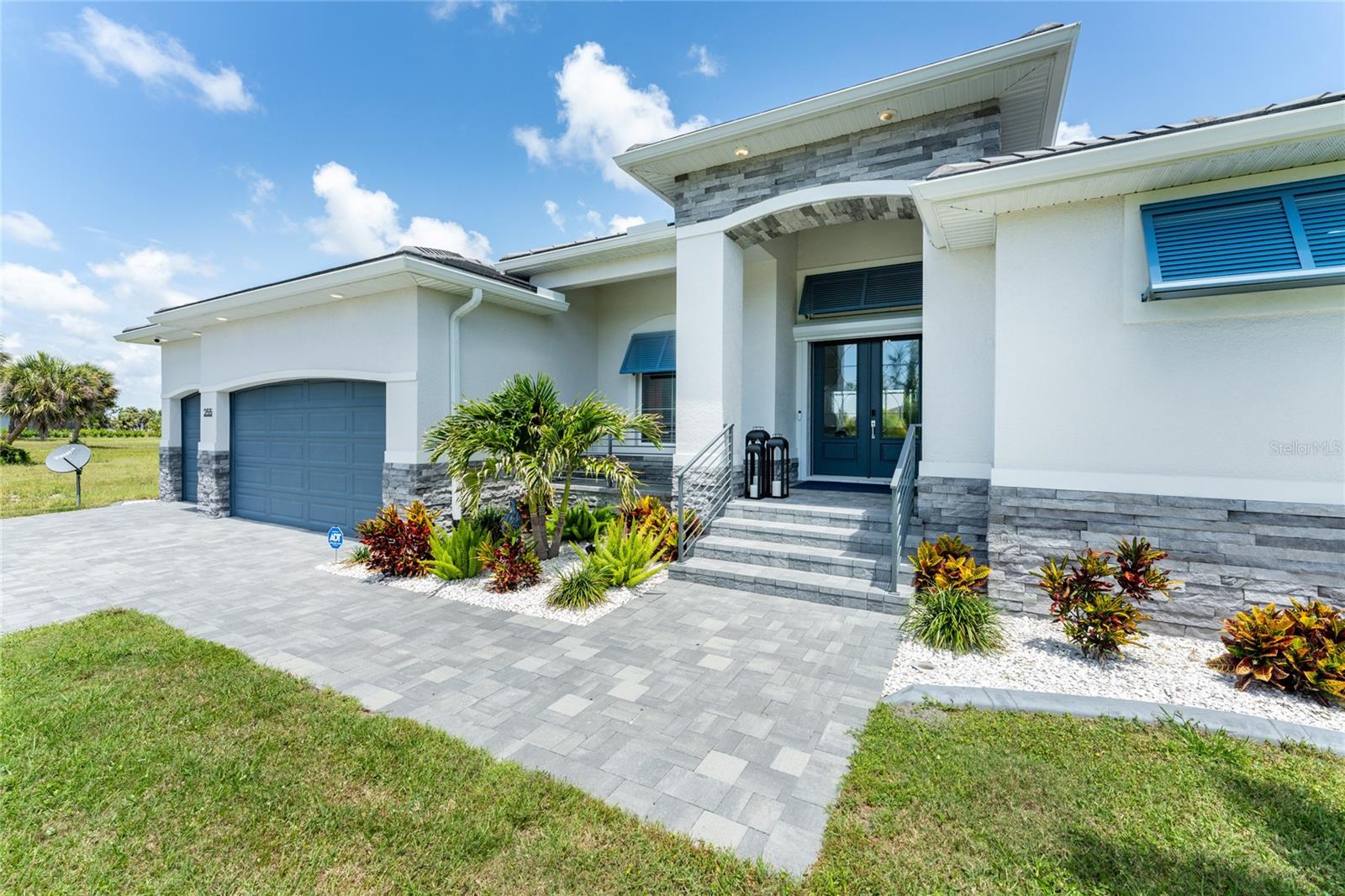 255 ROTONDA BLVD S, ROTONDA WEST, FL, 33947