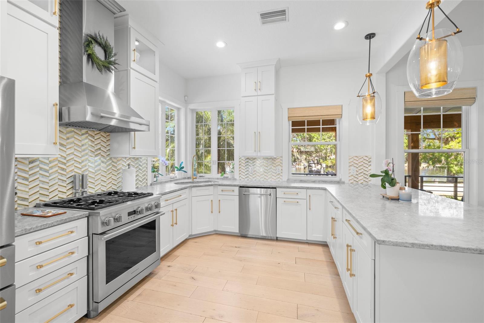 5610 N RIVER SHORE DR, TAMPA, FL, 33603