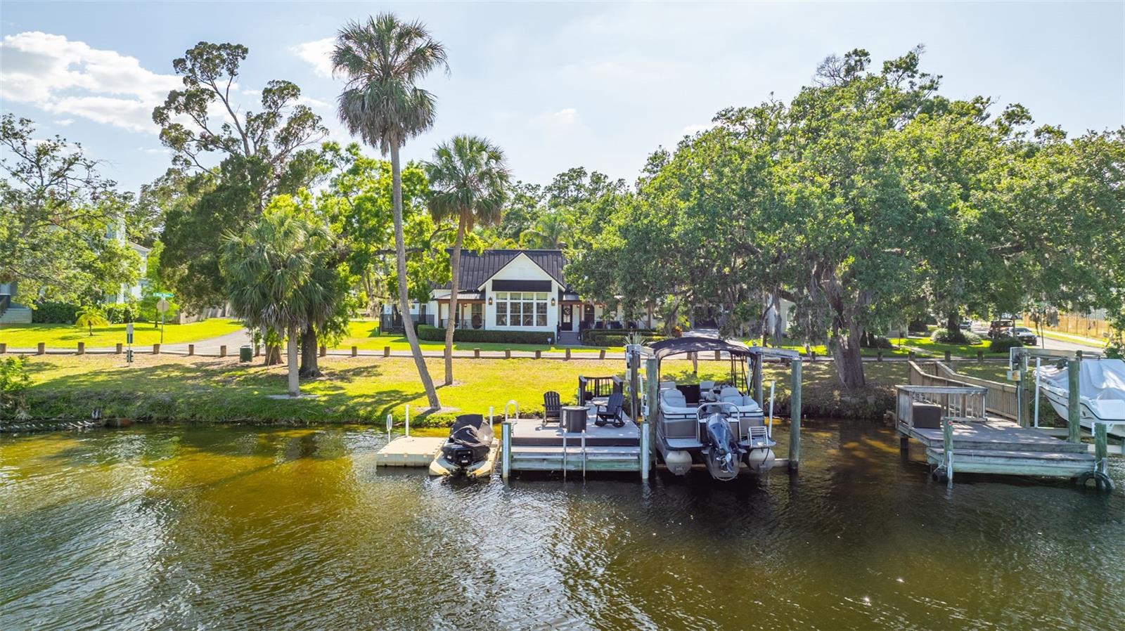 5610 N RIVER SHORE DR, TAMPA, FL, 33603