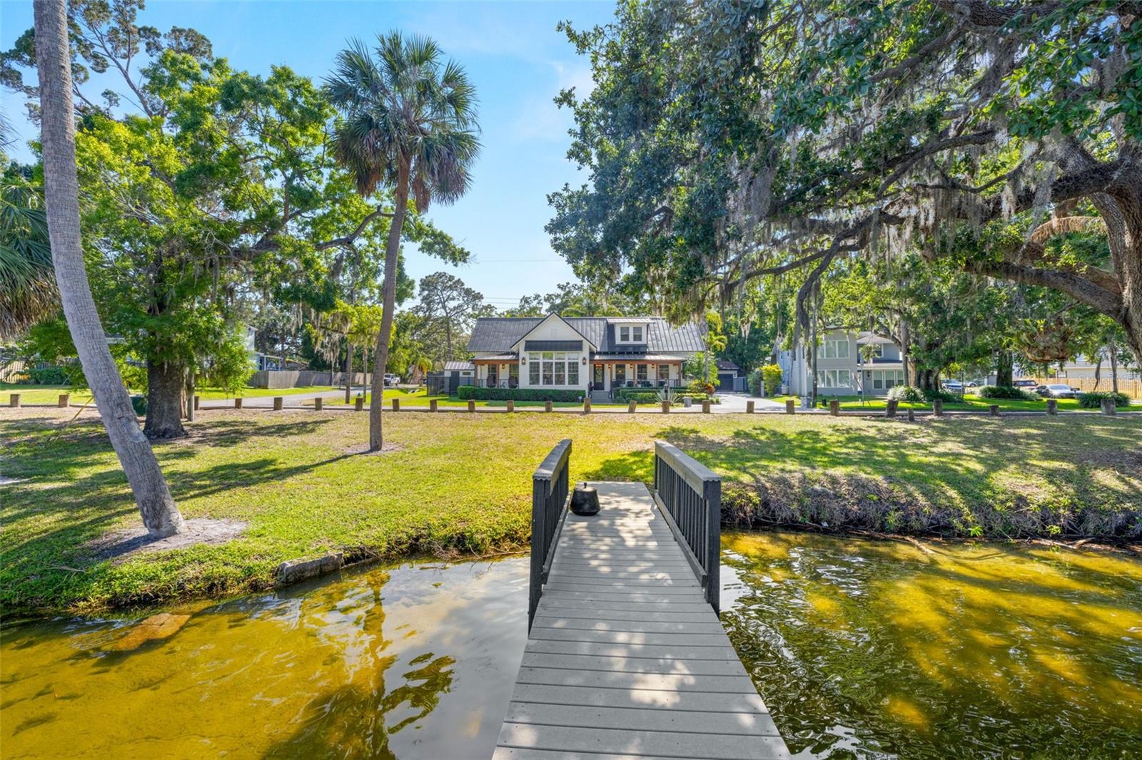 5610 N RIVER SHORE DR, TAMPA, FL, 33603