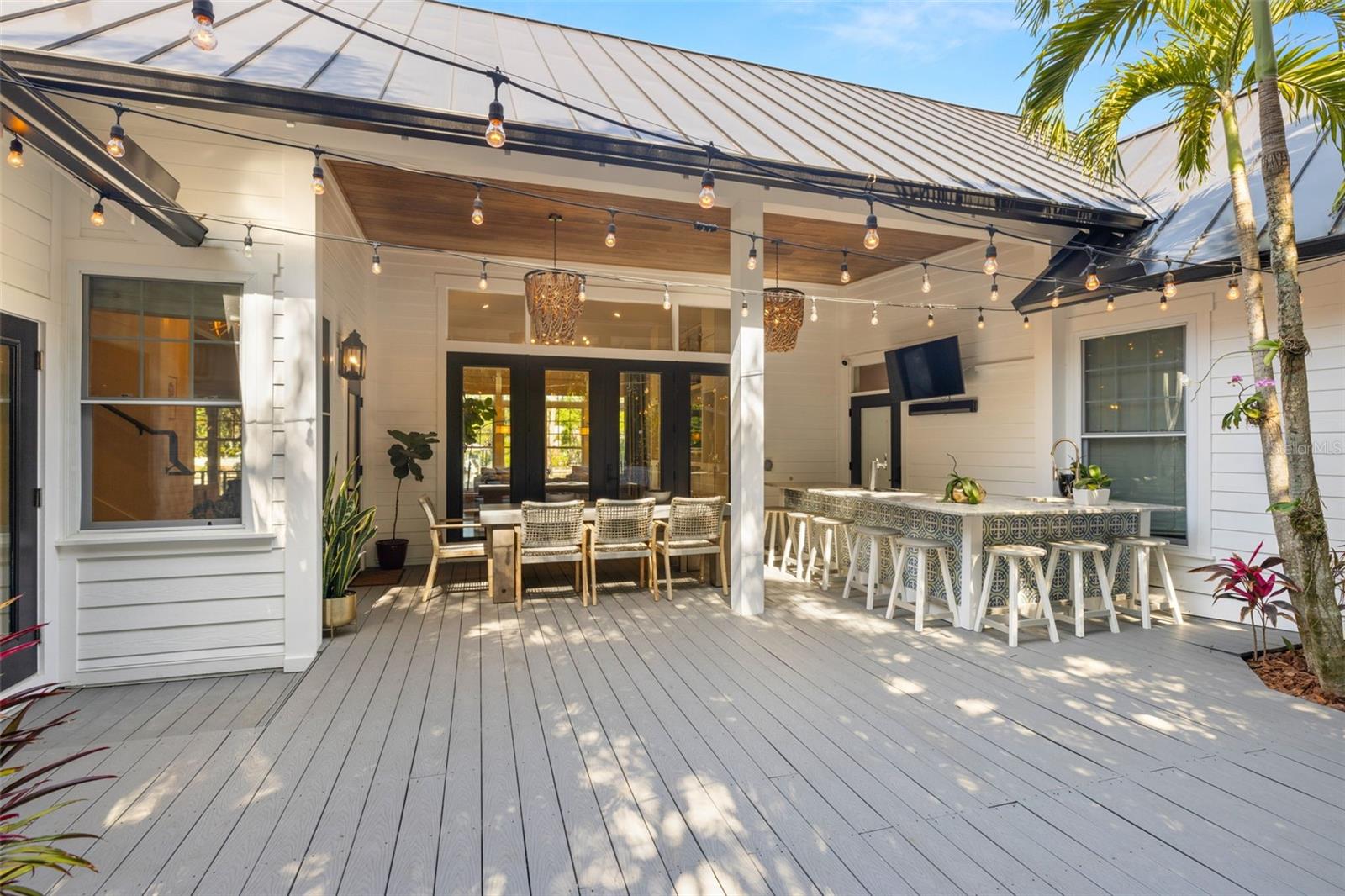 5610 N RIVER SHORE DR, TAMPA, FL, 33603