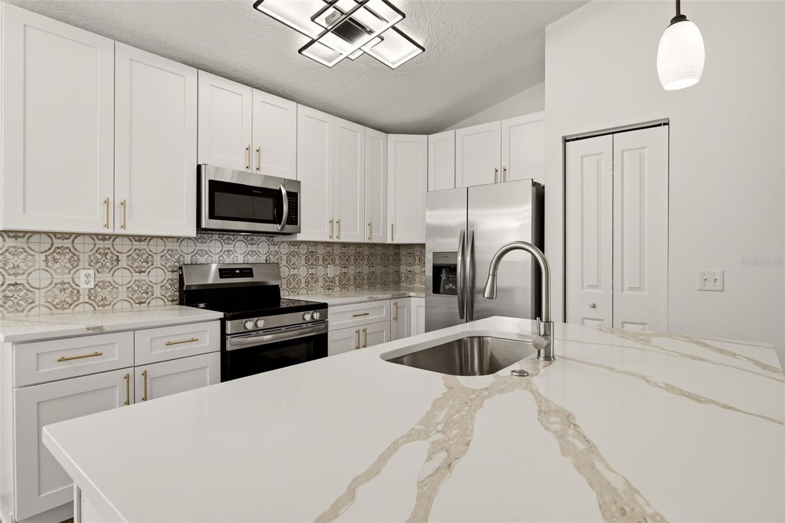 1653 PORTSMOUTH LAKE DR, BRANDON, FL, 33511