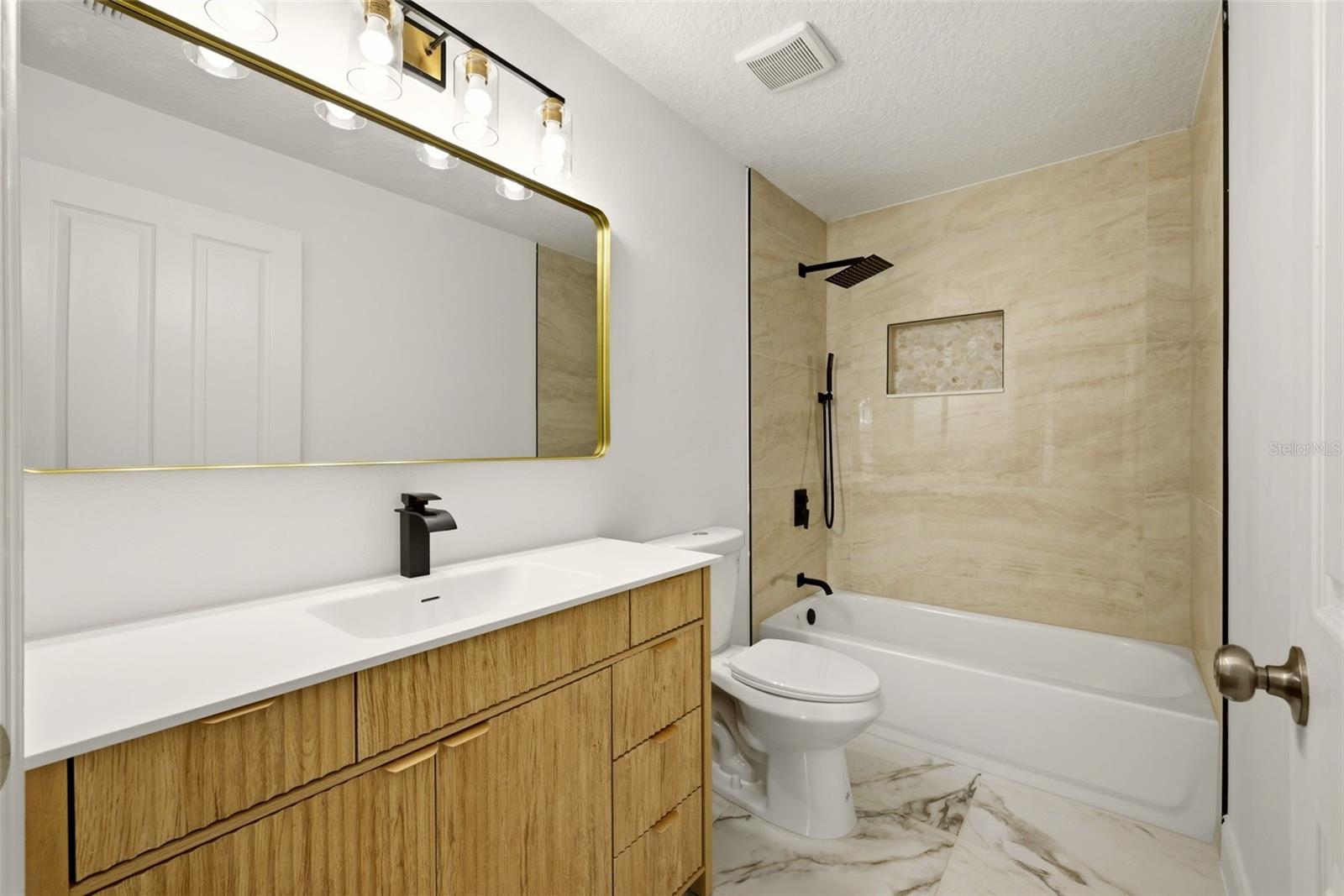1653 PORTSMOUTH LAKE DR, BRANDON, FL, 33511