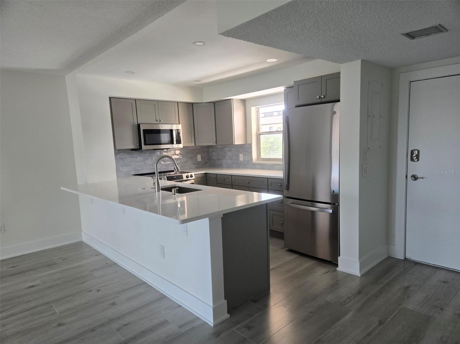 1300 N PORTOFINO DR #406, SARASOTA, FL, 34242