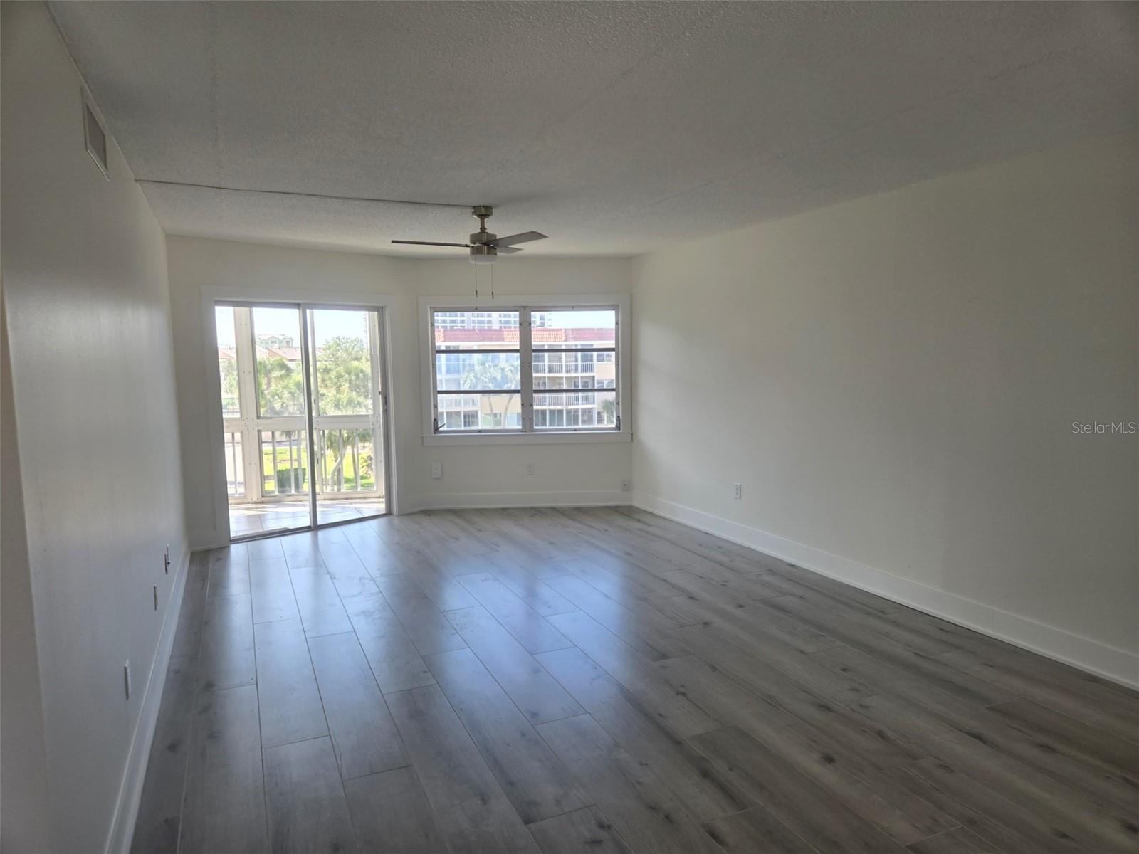 1300 N PORTOFINO DR #406, SARASOTA, FL, 34242