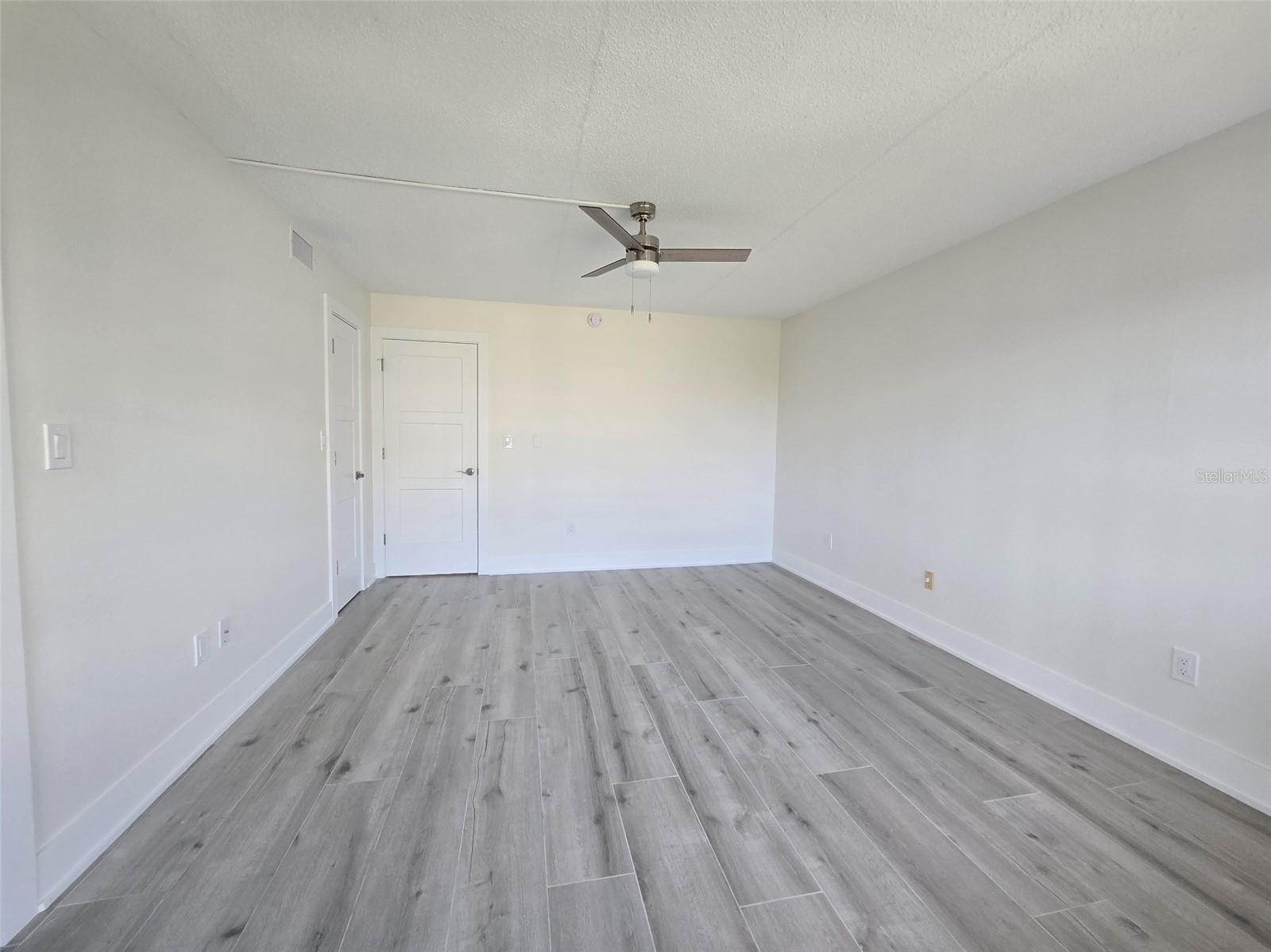 1300 N PORTOFINO DR #406, SARASOTA, FL, 34242