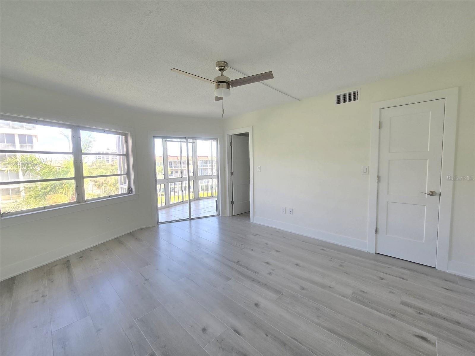1300 N PORTOFINO DR #406, SARASOTA, FL, 34242
