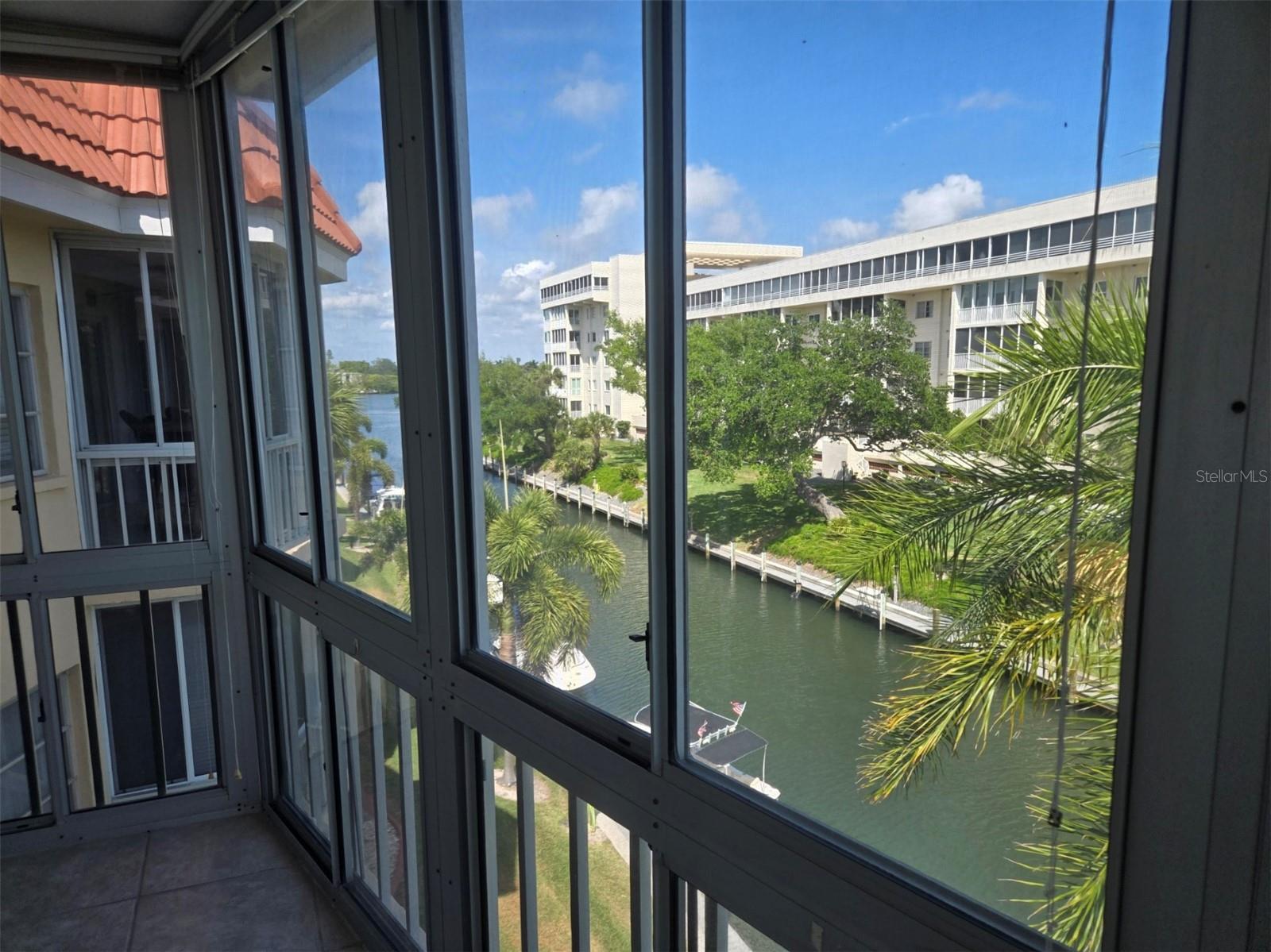 1300 N PORTOFINO DR #406, SARASOTA, FL, 34242