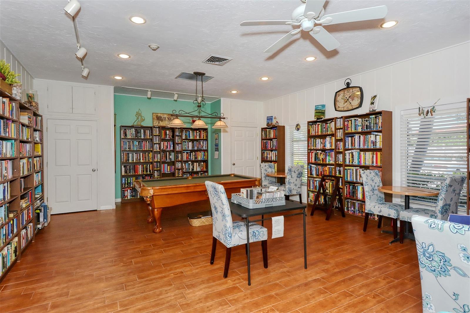 1300 N PORTOFINO DR #406, SARASOTA, FL, 34242