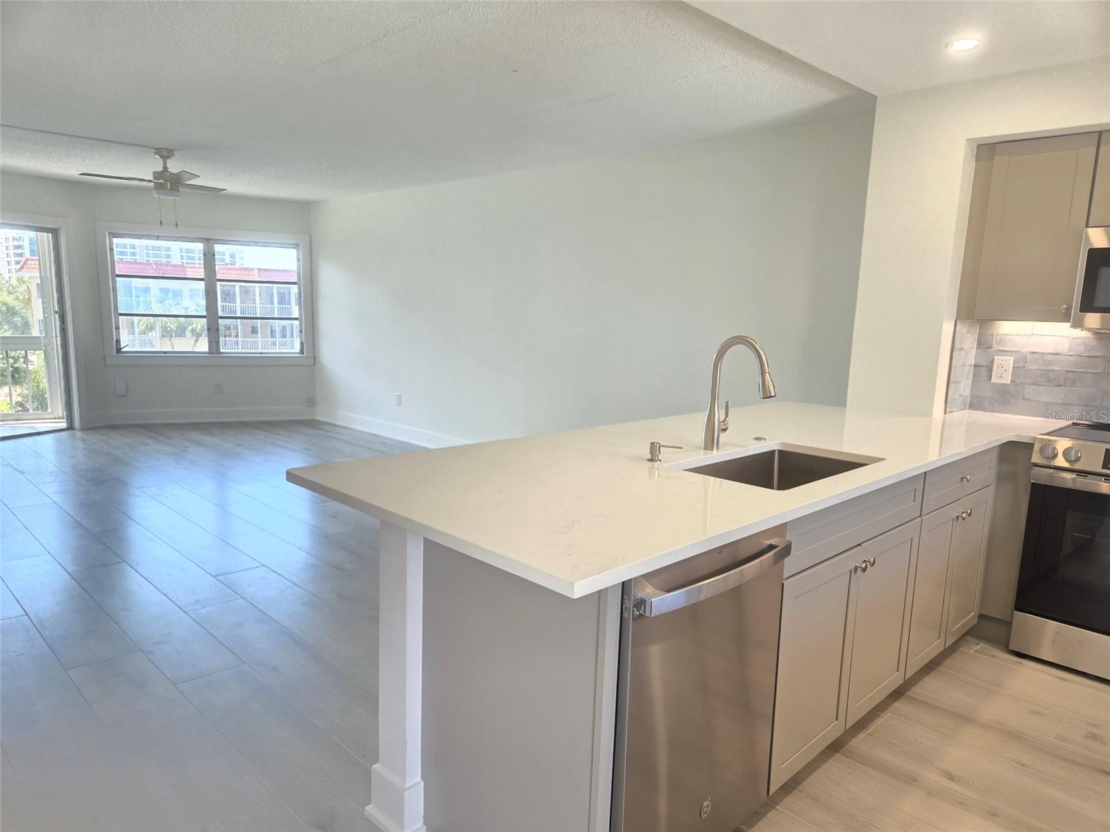 1300 N PORTOFINO DR #406, SARASOTA, FL, 34242
