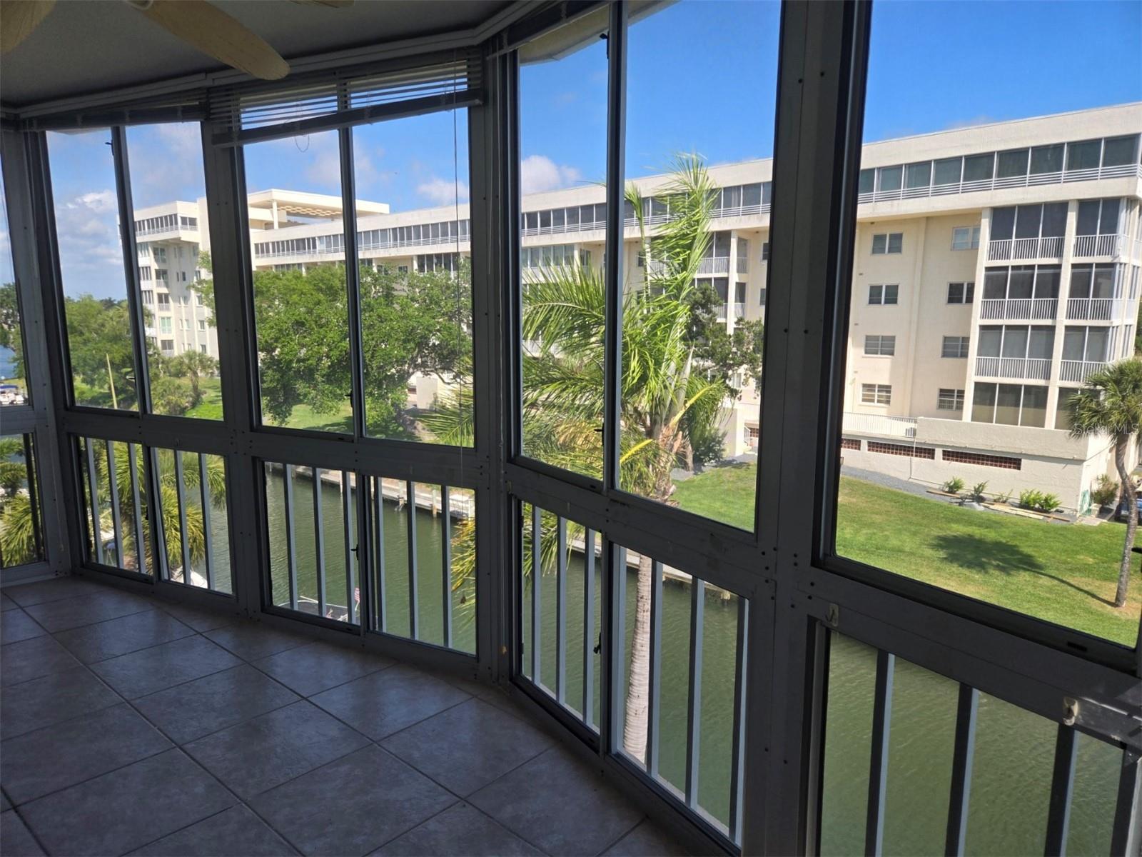 1300 N PORTOFINO DR #406, SARASOTA, FL, 34242